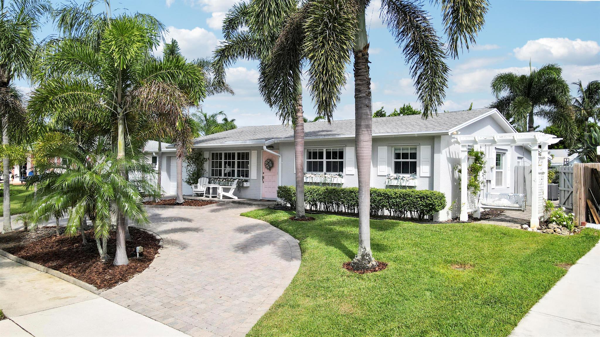 Homes for sale in North Palm Beach, FL | 421 Driftwood Road, North Palm Beach, FL 33408 | MLS# R11122005