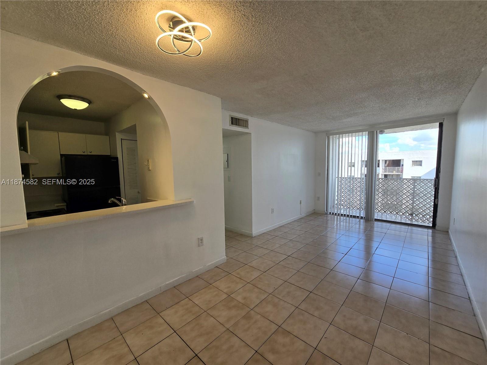 Fontainebleau Gardens Con