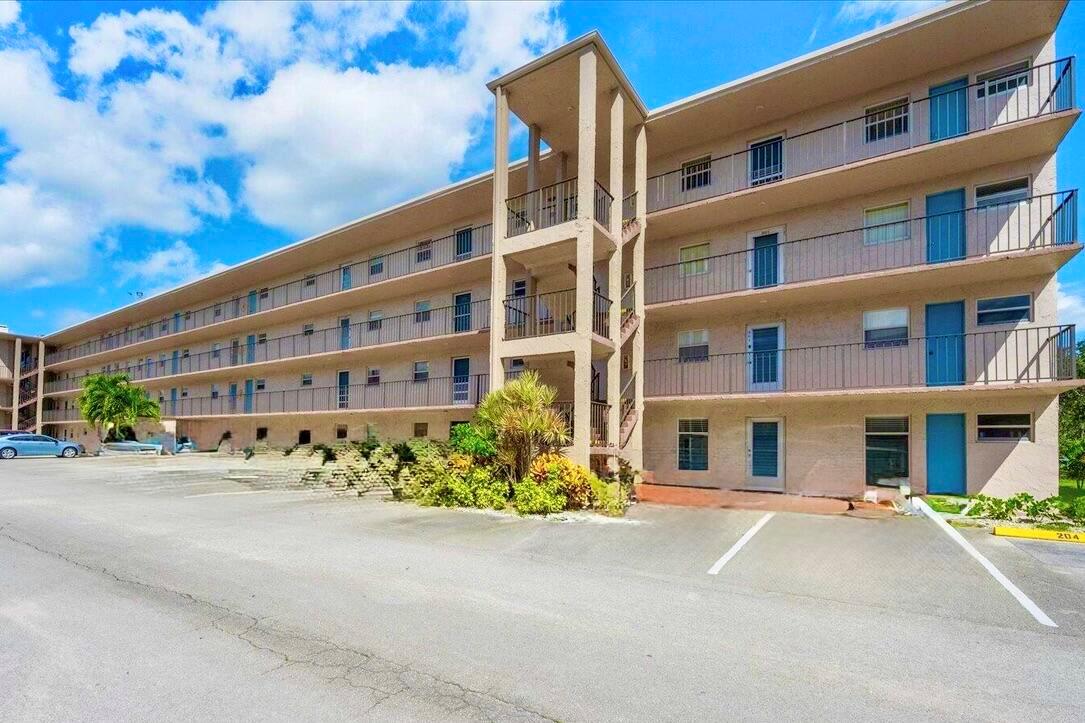 Lakeside Village Condo 10