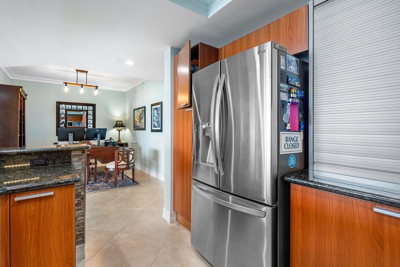 Homes for sale in Riviera Beach, FL | 2650 Lake Shore Dr #1401, Riviera Beach, FL 33404 | MLS# R11122118