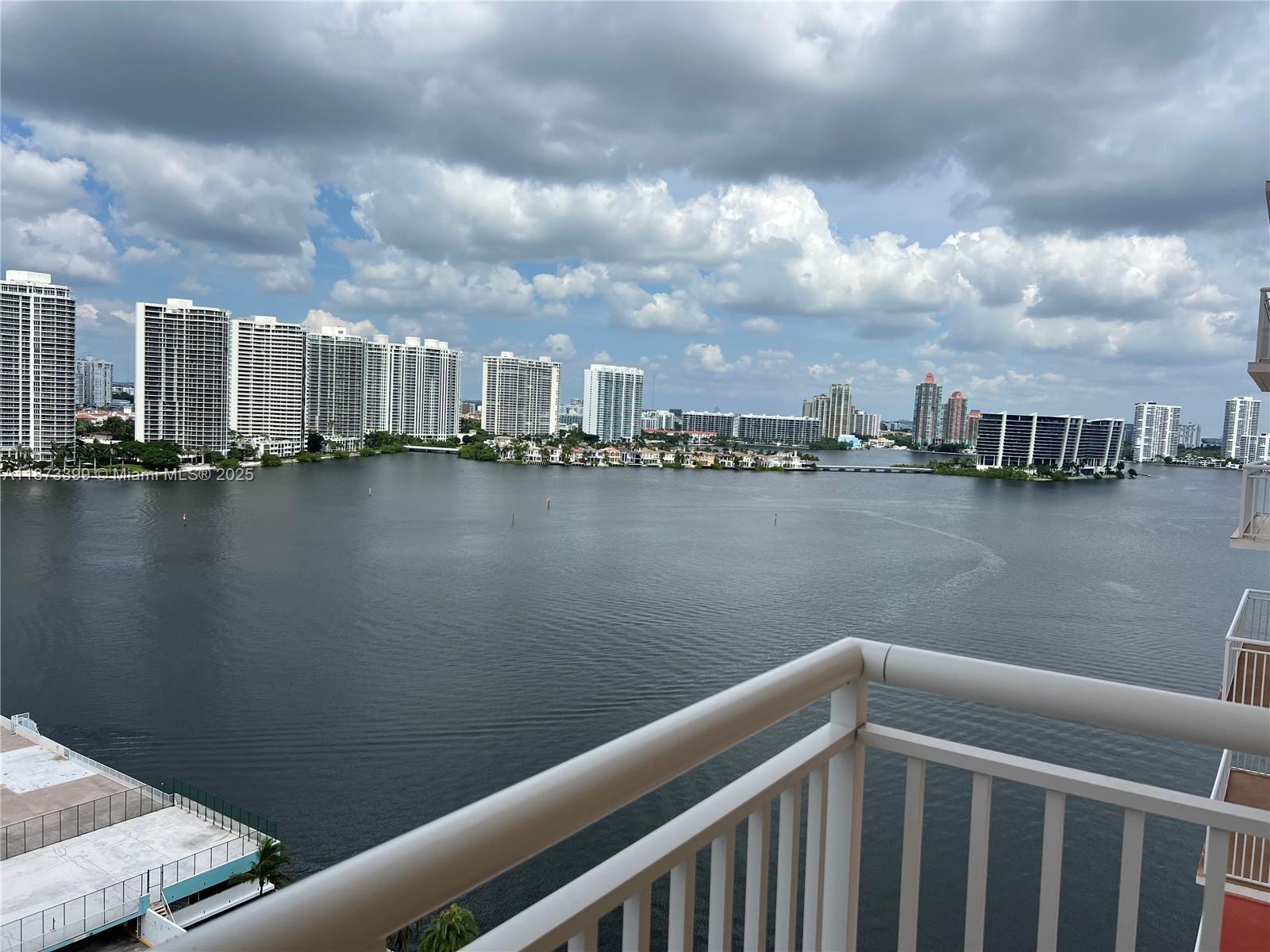 Winston Towers 200