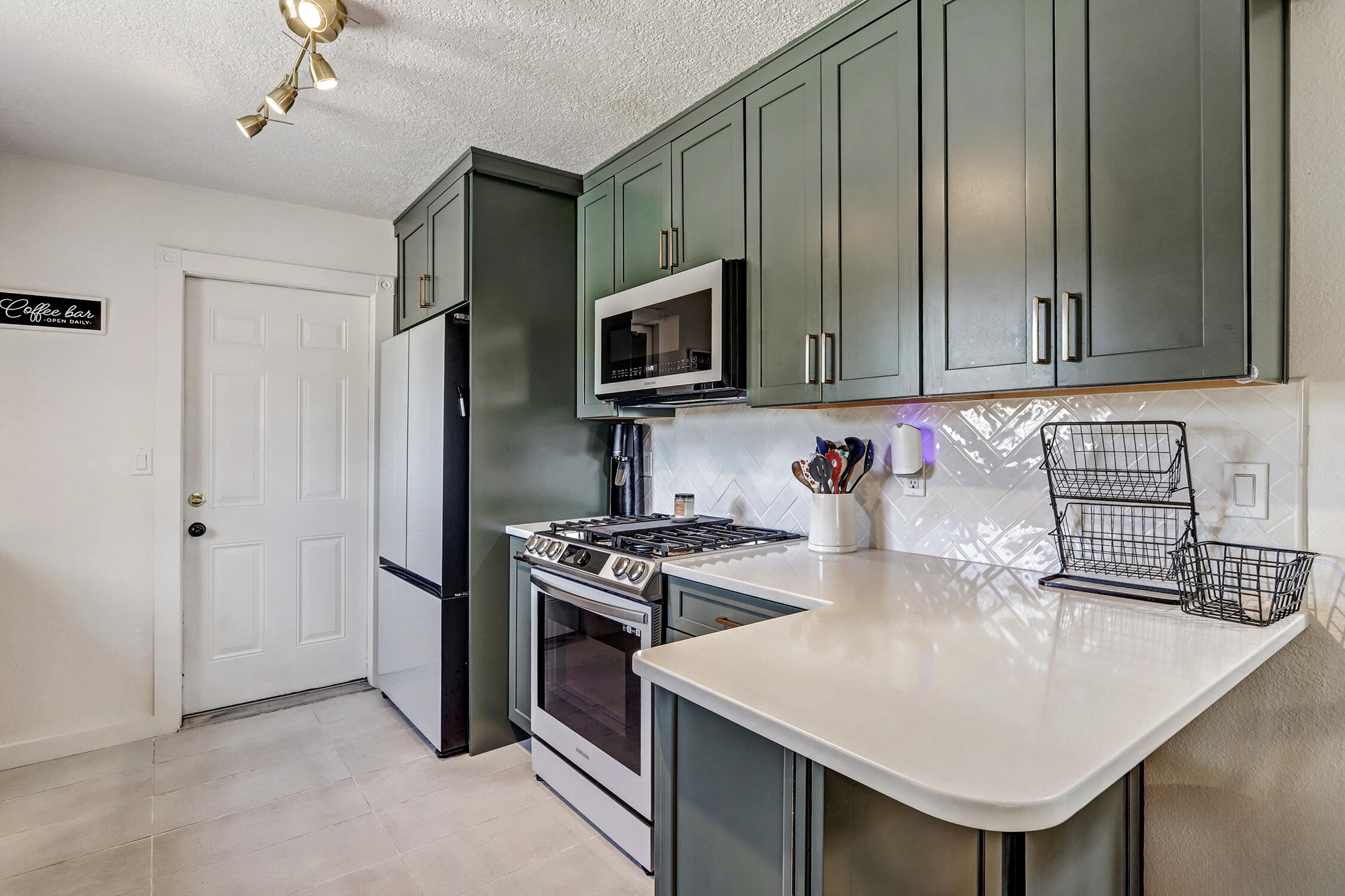 Homes for sale in Albuquerque, NM | 4220 65Th St Nw, Albuquerque, NM 87120 | MLS# 1091073