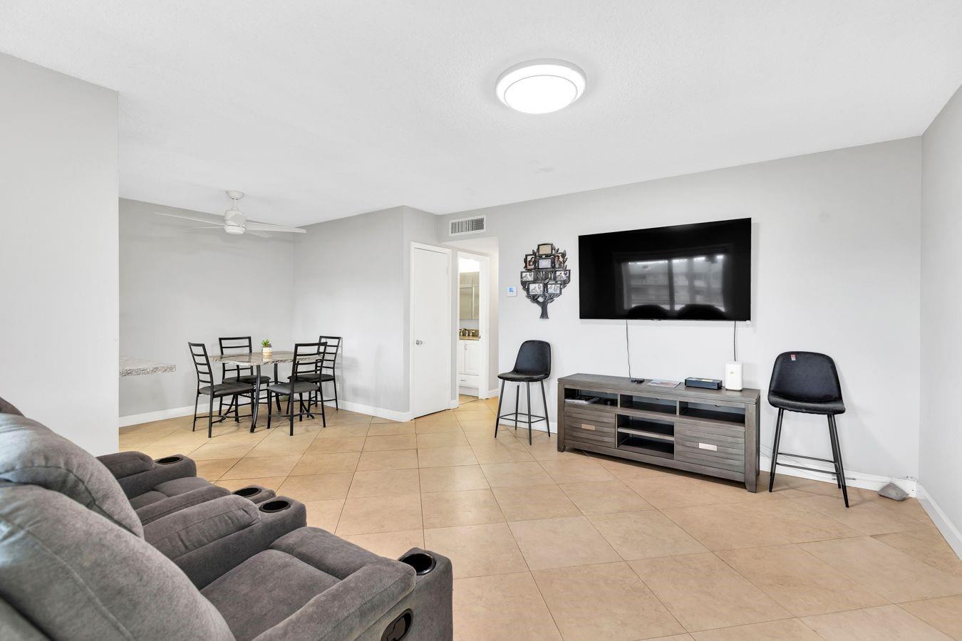 Homes for sale in Hollywood, FL | 5300 Washington St #D308, Hollywood, FL 33021 | MLS# F10525615