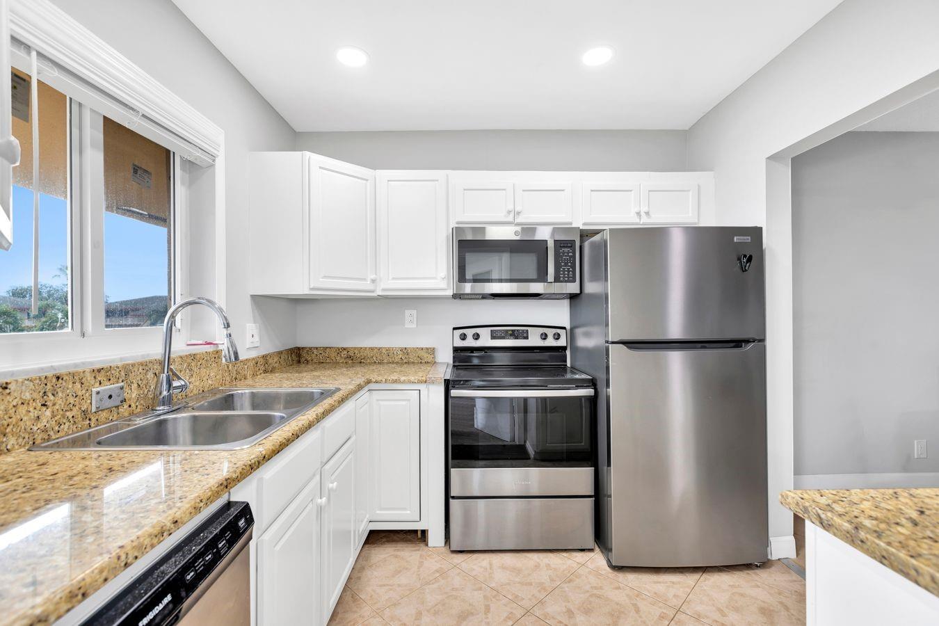 Homes for sale in Hollywood, FL | 5300 Washington St #D308, Hollywood, FL 33021 | MLS# F10525615