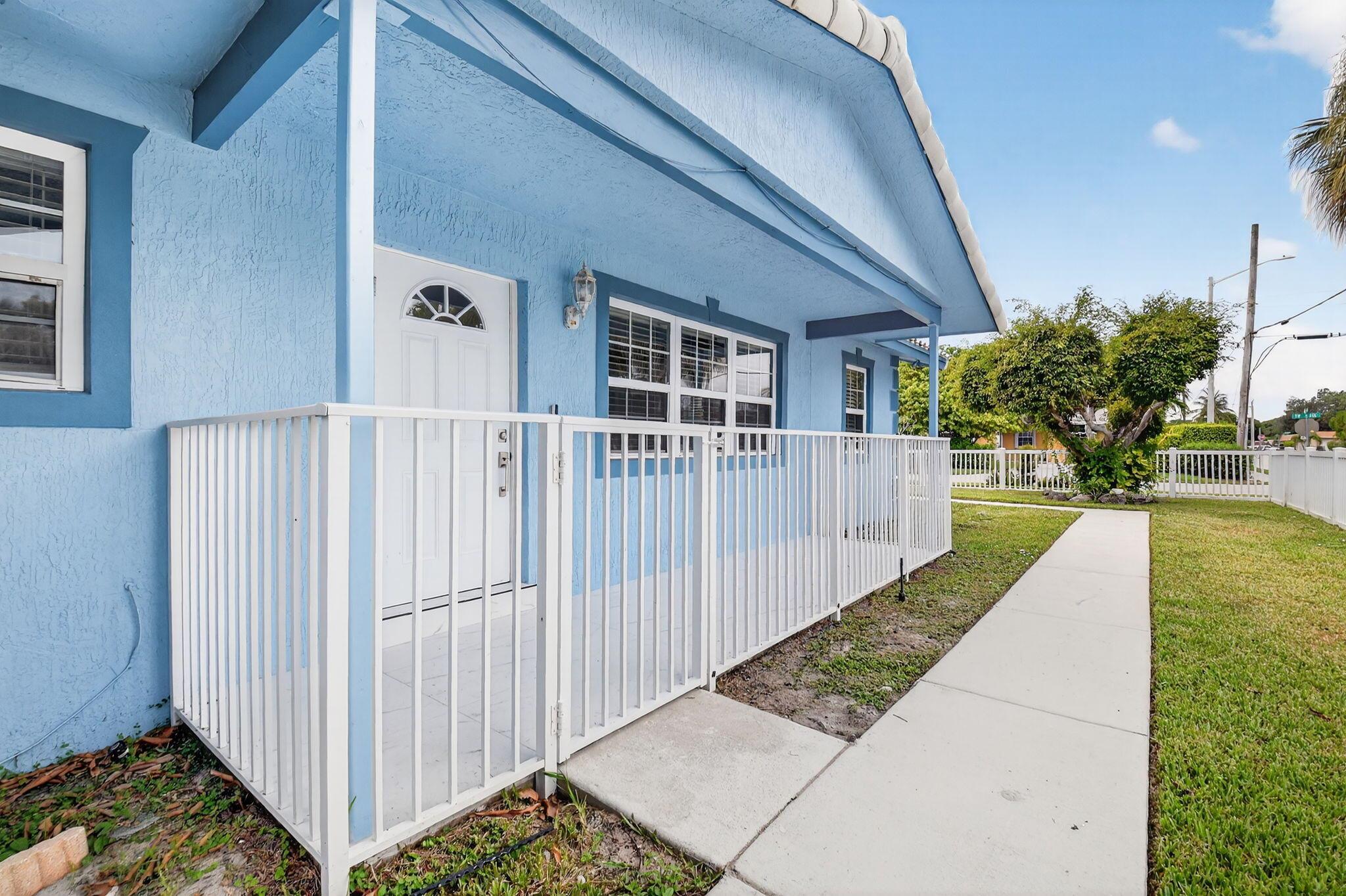 -Spacious Single Family Home in Delray!-No HOA! Conveniently located near I-95 & only steps from Rosemont Park &''The Ave,''.  This 4BR/2BA property provides both abundant space and modern style. Wonderfully  upgraded, the interior enchants with gorgeous ceramic tile flooring, tons of natural light, a designer color scheme, a spacious living room, and a stunning kitchen featuring stainless-steel appliances, countertops, and white shaker cabinetry. The fenced in backyard provides ample space. All four bedrooms are generously sized with dedicated closets, while both renovated full bathrooms dazzle with custom tilework, showers, and storage vanities. Schedule your tour now!
