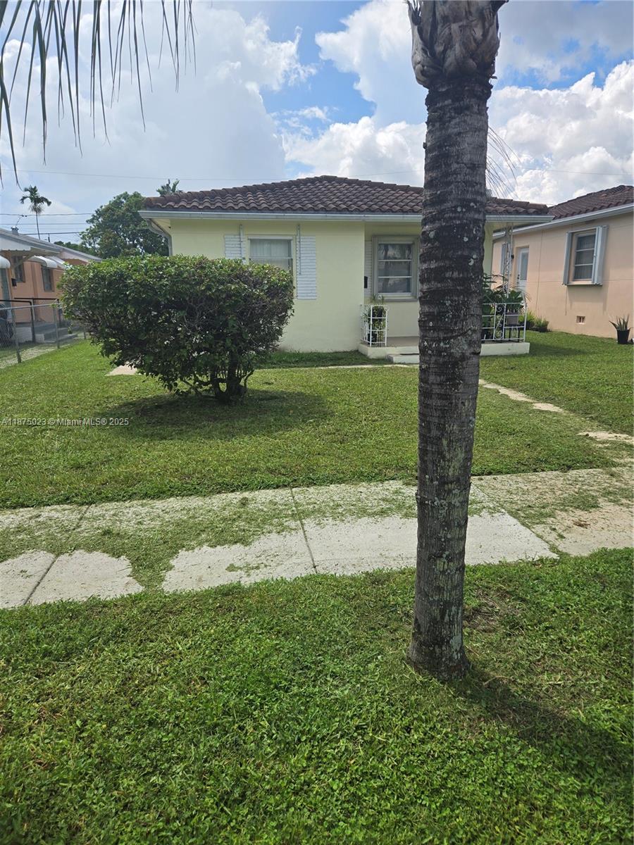 Hollywood South Side Add