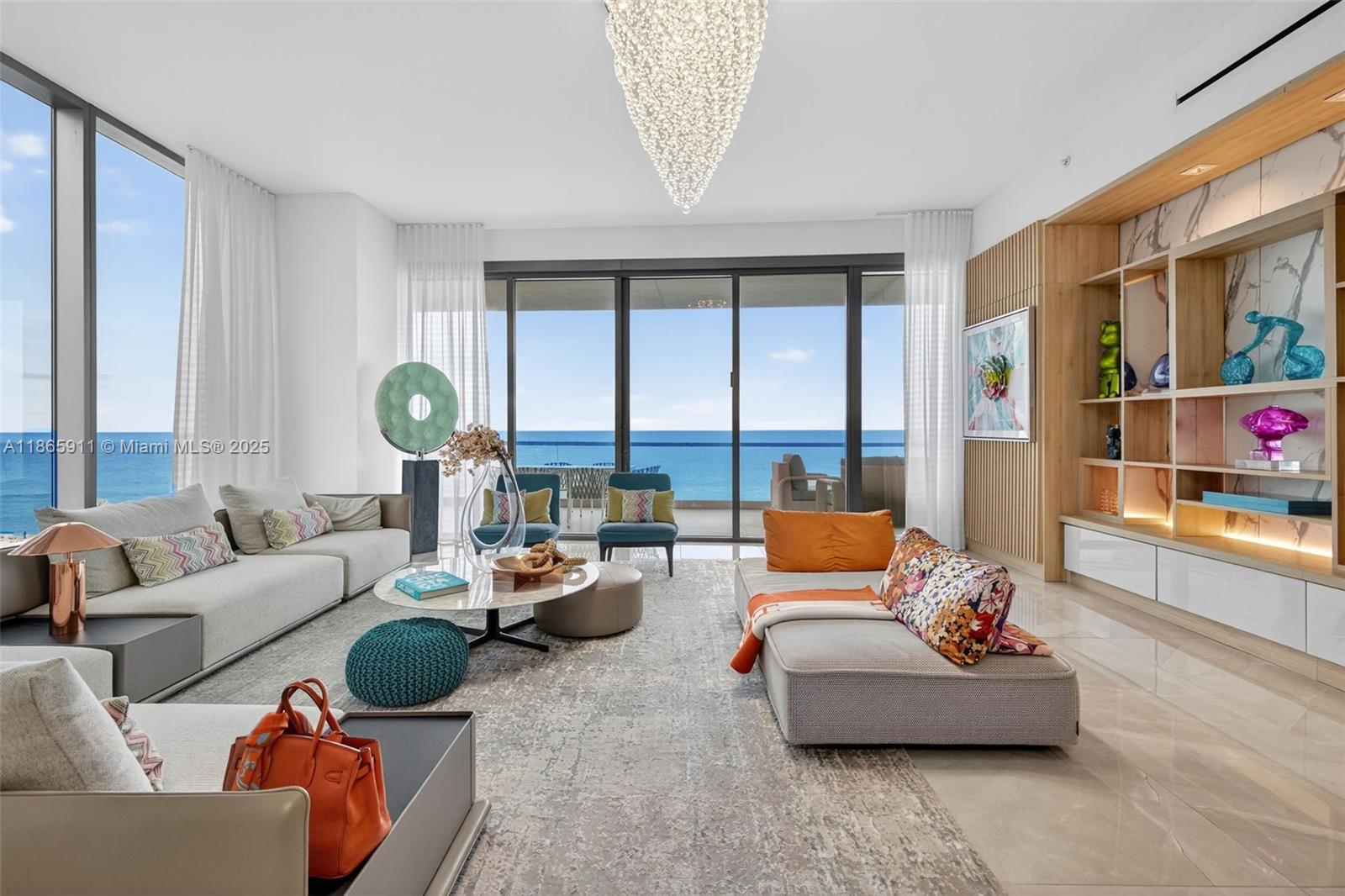 Apartamento à Venda em Sunny Isles Beach, FL