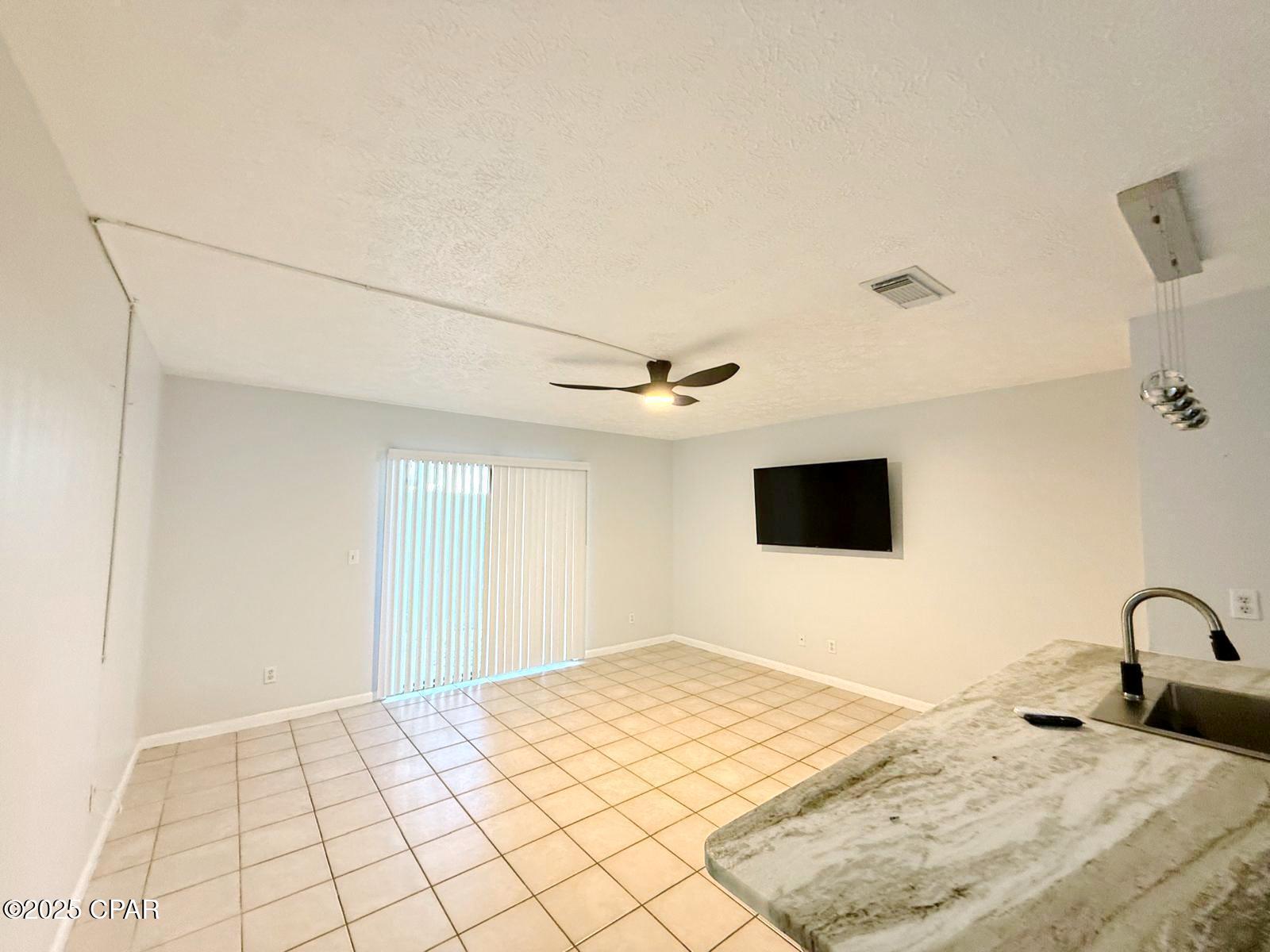 Image 4 For 4113 Holiday Drive 102