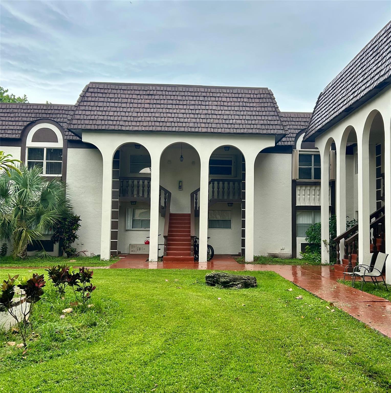 Fountains Of Tamarac Cond