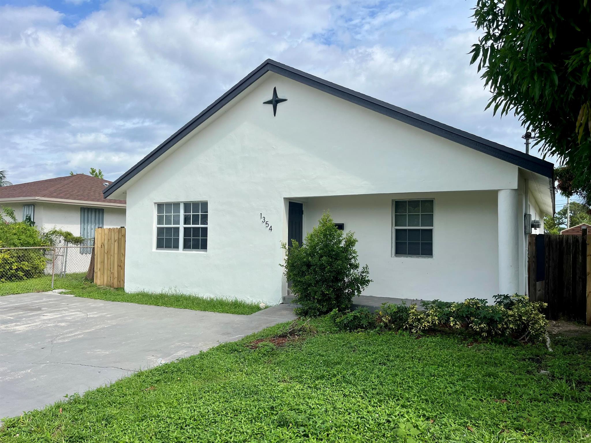 1354 Ac Evans Street, Riviera Beach, FL 33404, 4 Bedrooms , 2 Bathrooms ,Single Family Residence,Sold,R11122440, Horizon Palm Realty Group
