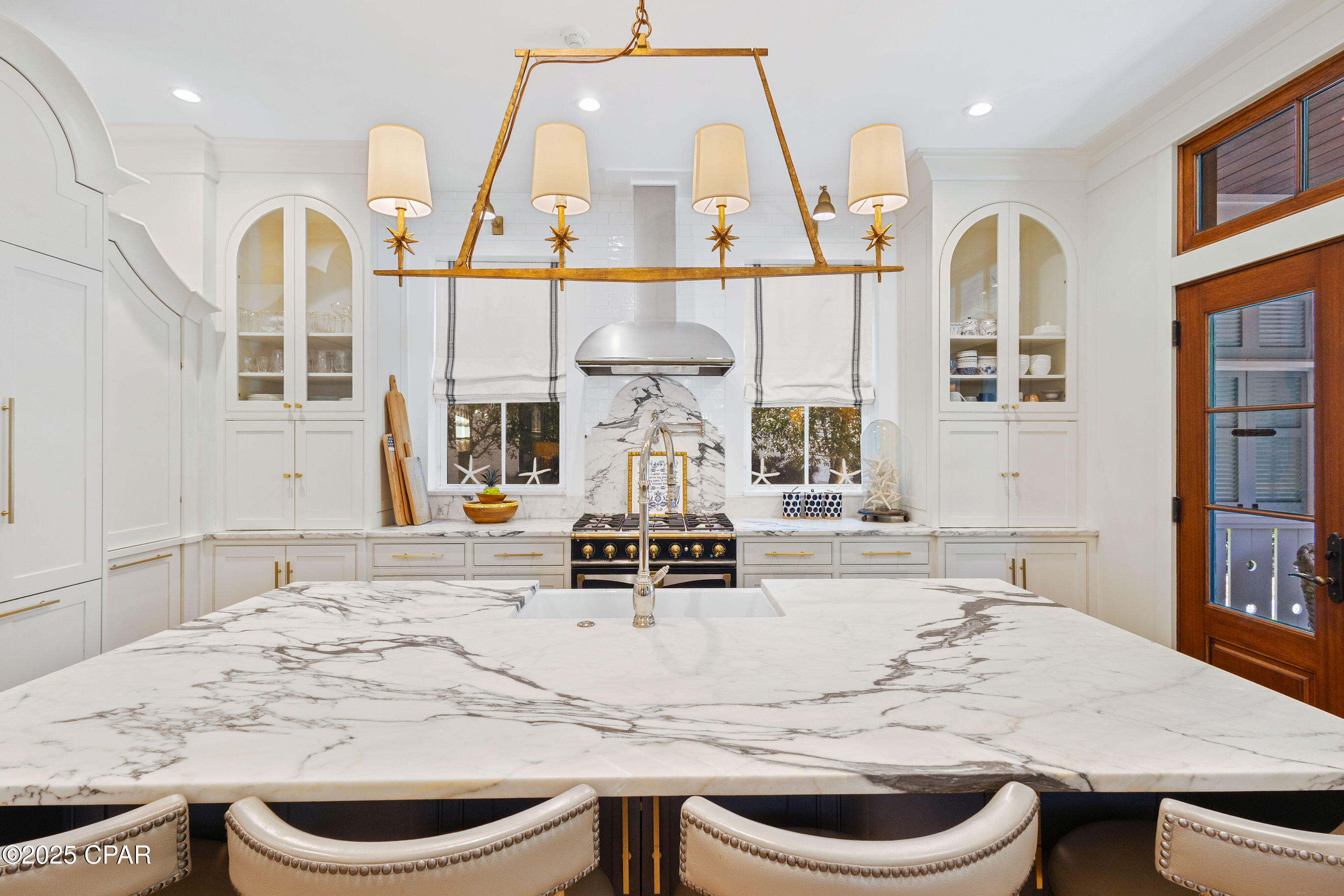 Listing photo id 25 for 50 Camellia Street