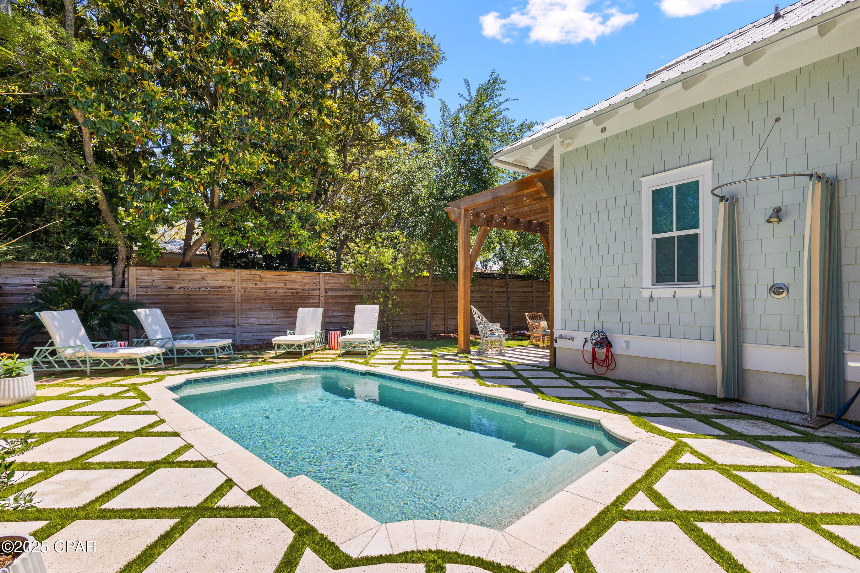 Listing photo id 60 for 50 Camellia Street