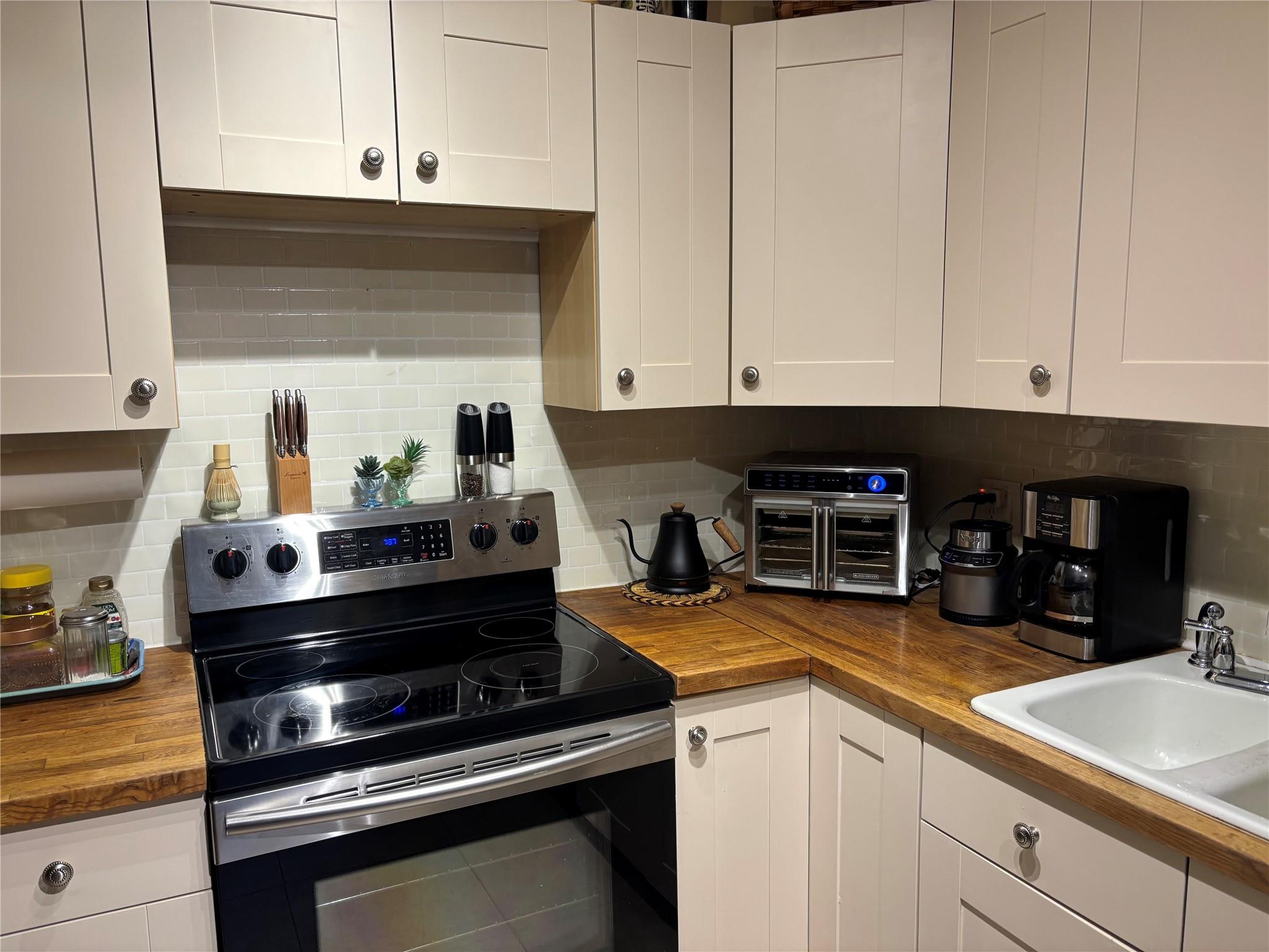 Homes for sale in Palm Springs, FL | 31 Lake Arbor Dr, Palm Springs, FL 33461 | MLS# F10525687