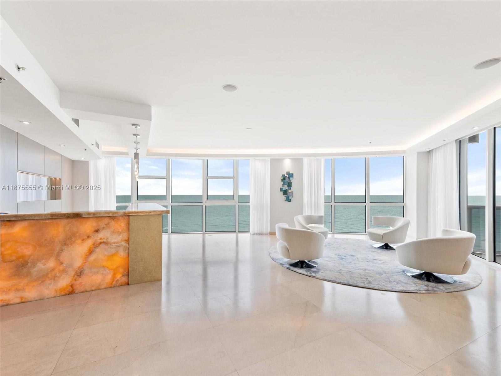 Apartamento à Venda em Sunny Isles Beach, FL