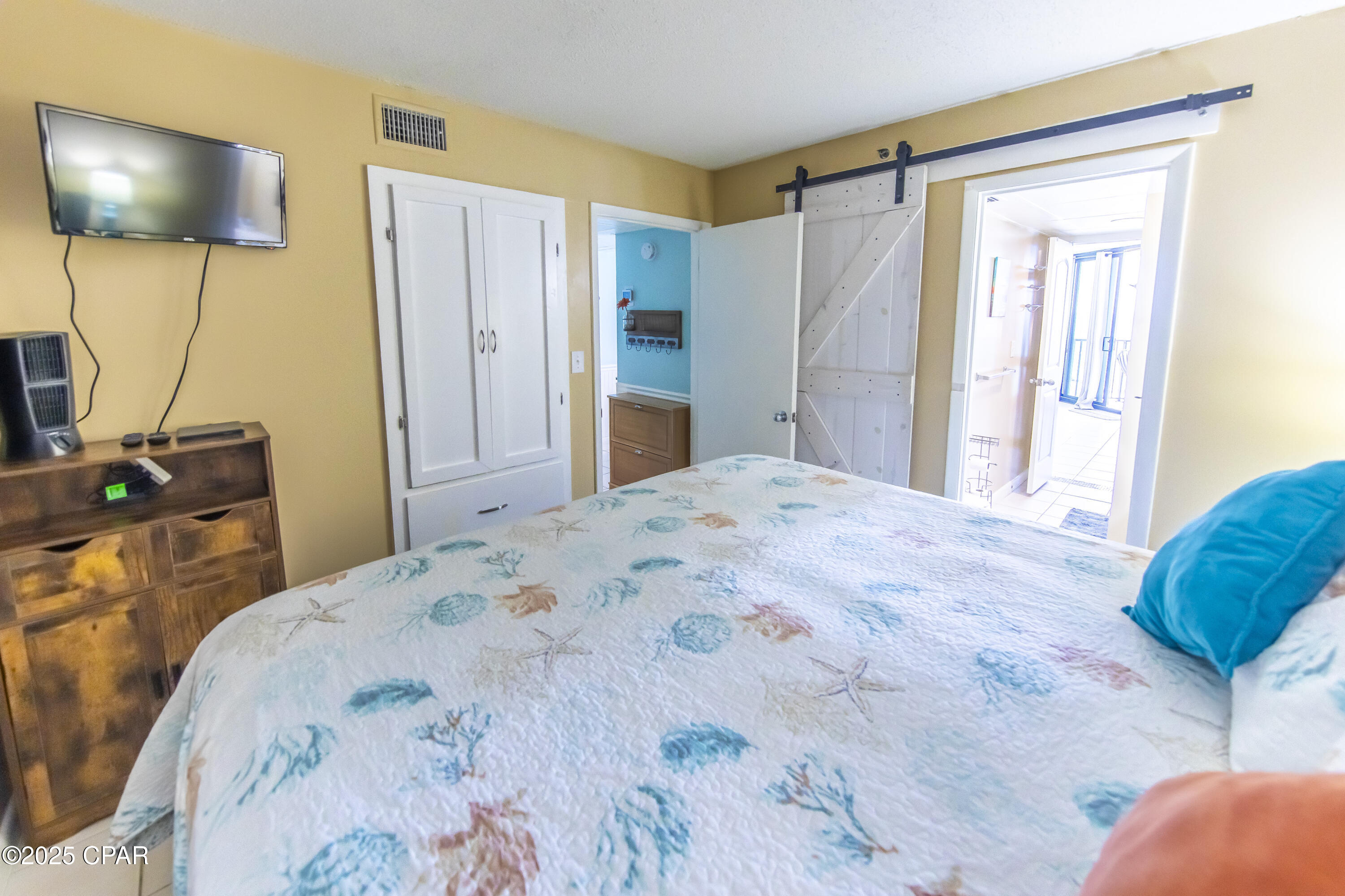 Image 13 For 9850 Thomas Drive 704e