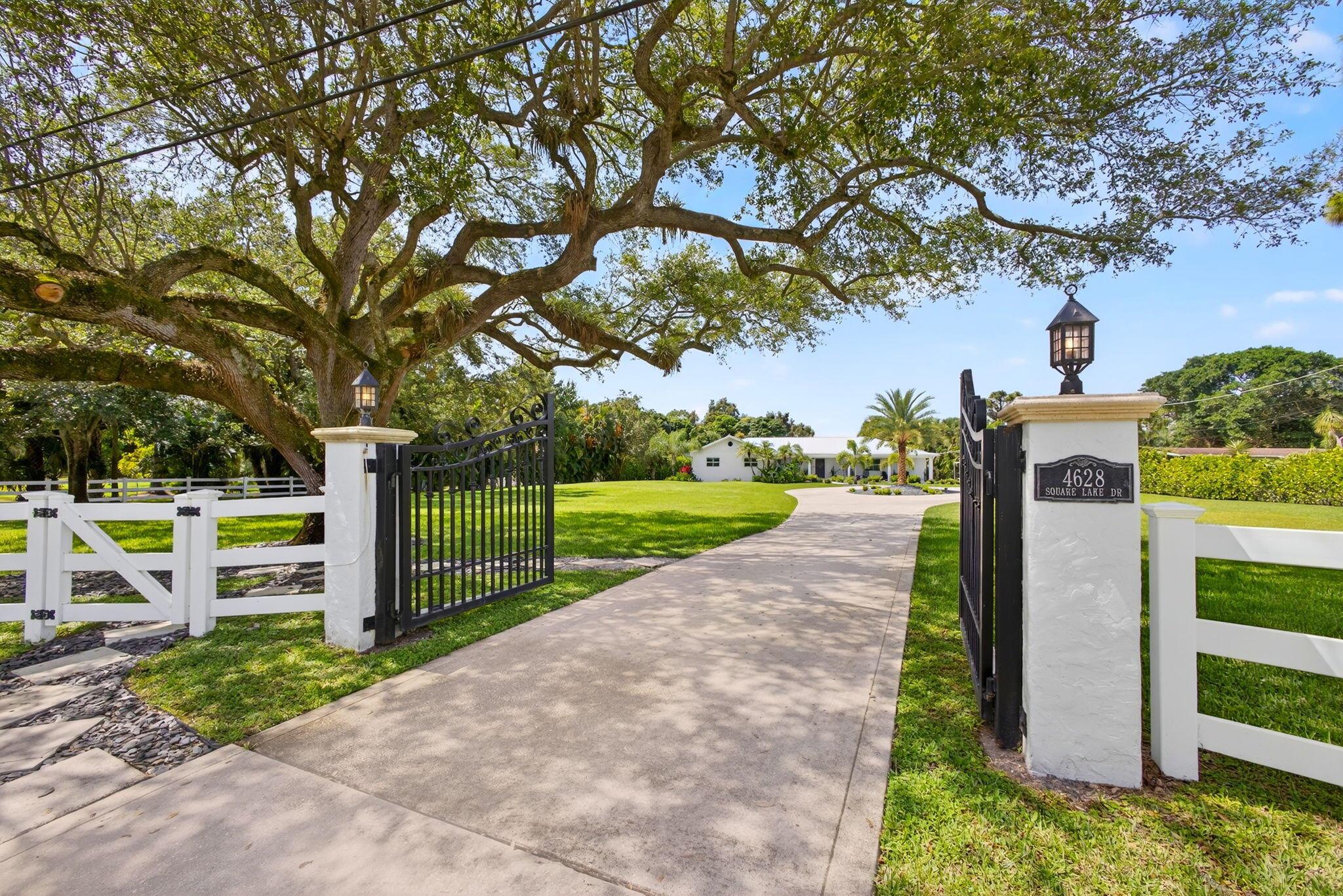 Homes for sale in Palm Beach Gardens, FL | 4628 Square Lake Dr, Palm Beach Gardens, FL 33418 | MLS# R11122620