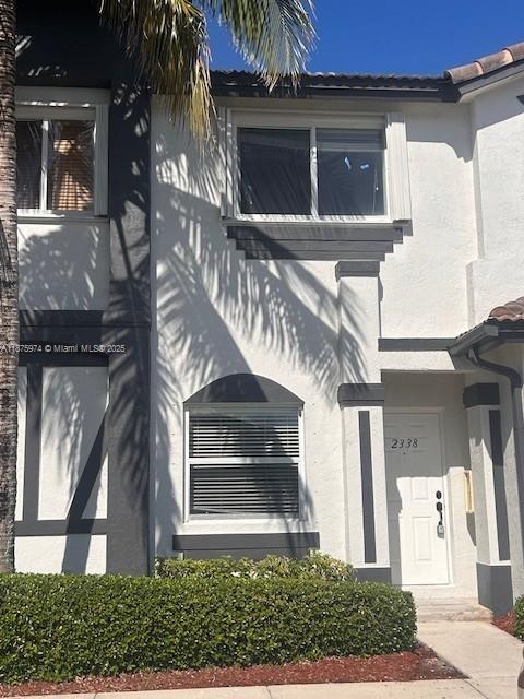 FRESHLY PAINTED AND NEW FLOORING IN 3 BEDROOM, 2 BATH TWO STORY TOWNHOME IN GATED COMMUNITY OF TOWNGATE AT KEYS GATE!  OWNER JUST INSTALLED VINYL ON FIRST FLOOR AND NEW CARPET UPSTAIRS, AND PAINTED THE ENTIRE TOWNHOME.  COMMUNITY FEATURES INCLUDE: COMMUNITY POOL, PLAYGROUND, PICNIC AREA, 24 HOUR ROVING SECURITY, TENNIS, RACQUETBALL AND PICKLEBALL COURTS, AT&T CABLE & INTERNET AND ALARM MONITORING.  OWNER REQUIRES:  FIRST MONTH AND 2 SECURITY DEPOSITS, RENTAL APPLICATIONS, 2 MONTHS OF PAYSTUBS AND FULL CREDIT REPORTS FOR EVERYONE OVER 18.  ASSOCIATION APPROVAL REQUIRED.