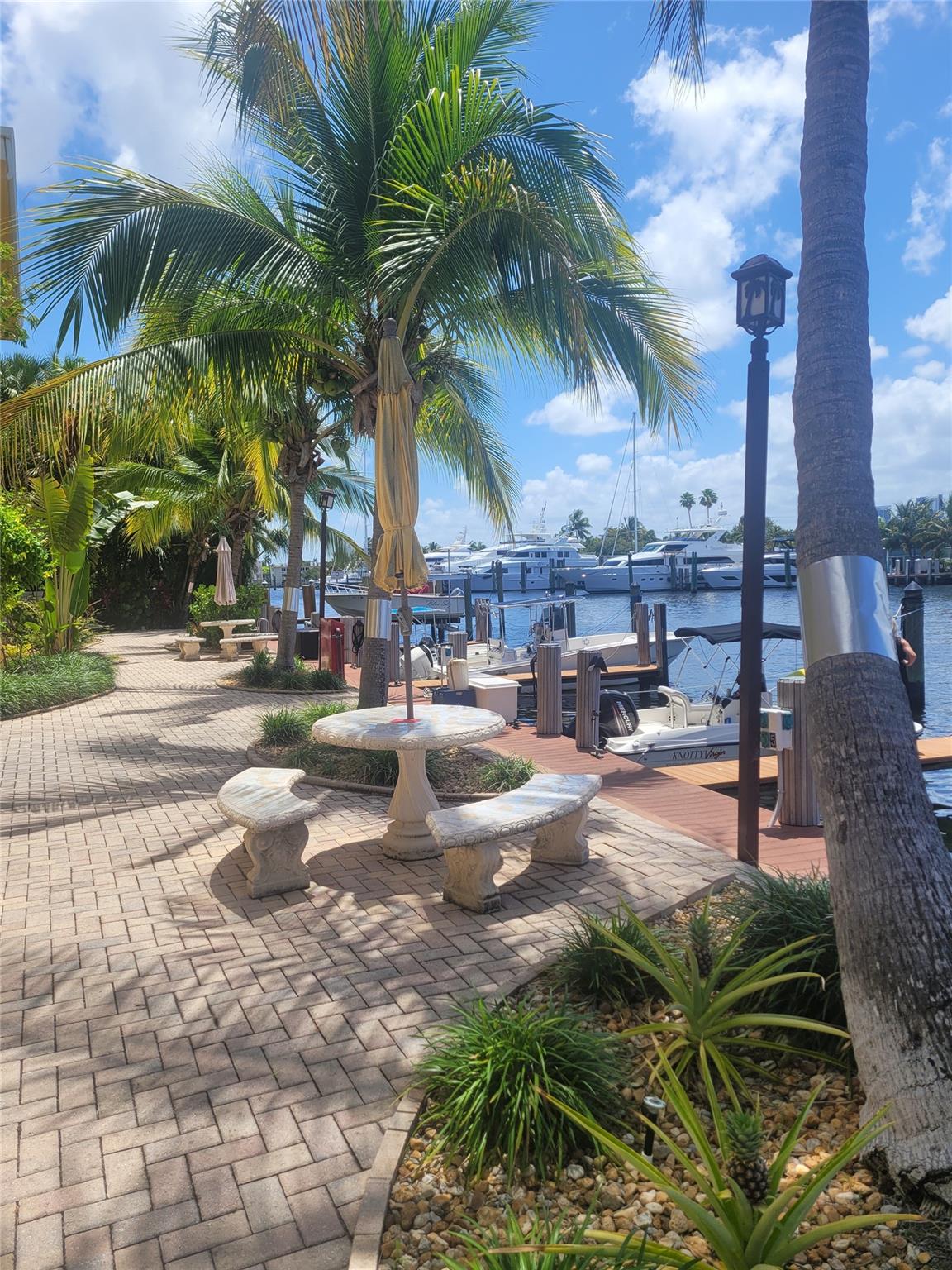 Middle River Villas Condo