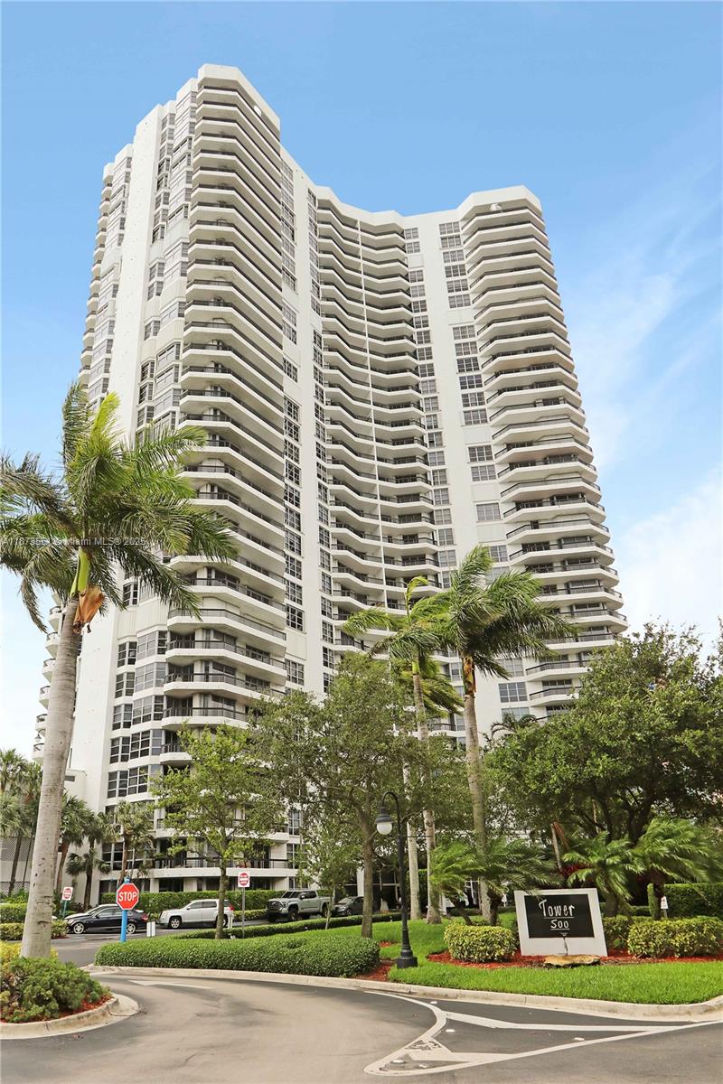 Mystic Pointe Tower 500 C