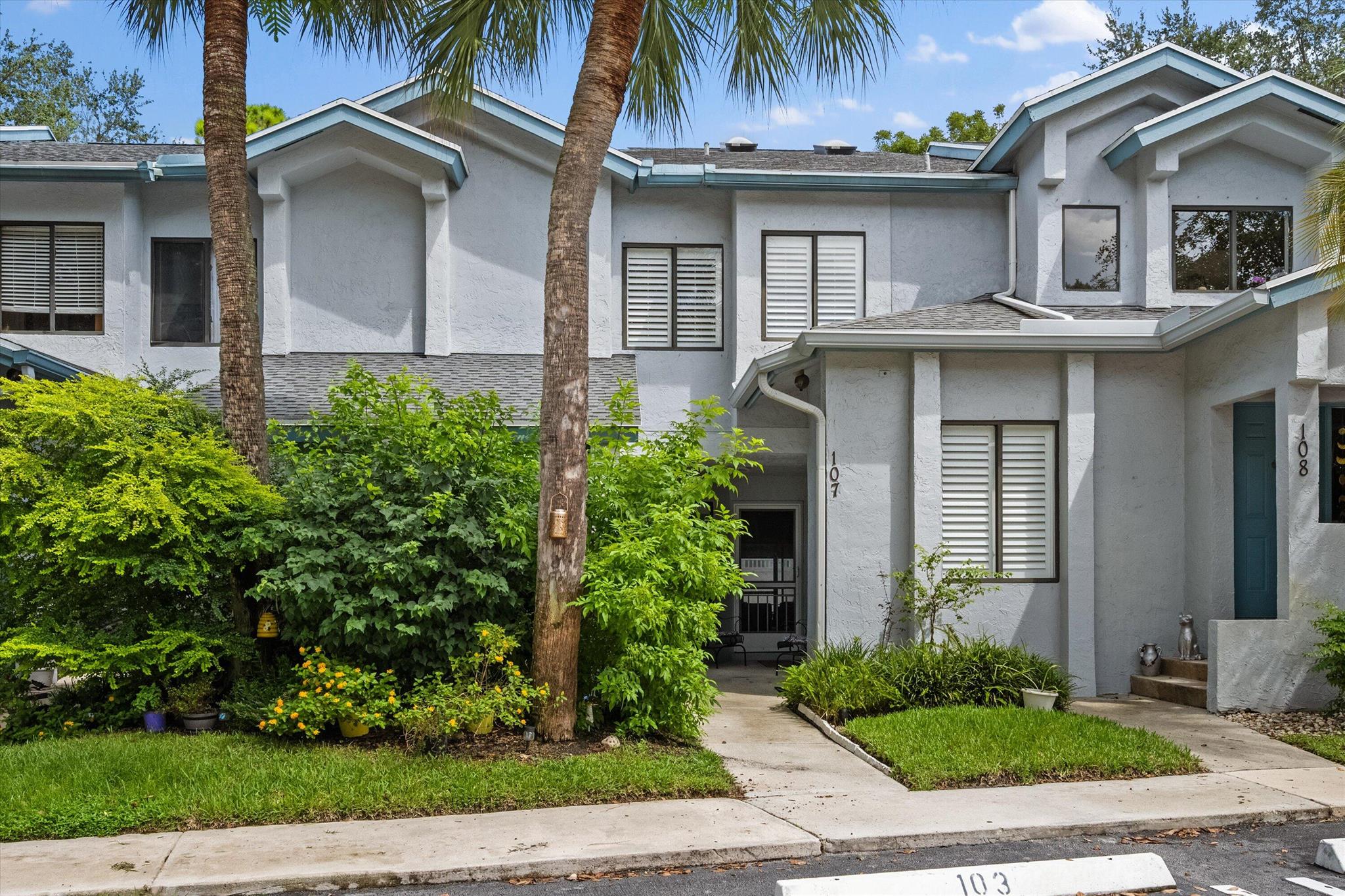 Harbour Pointe At River B