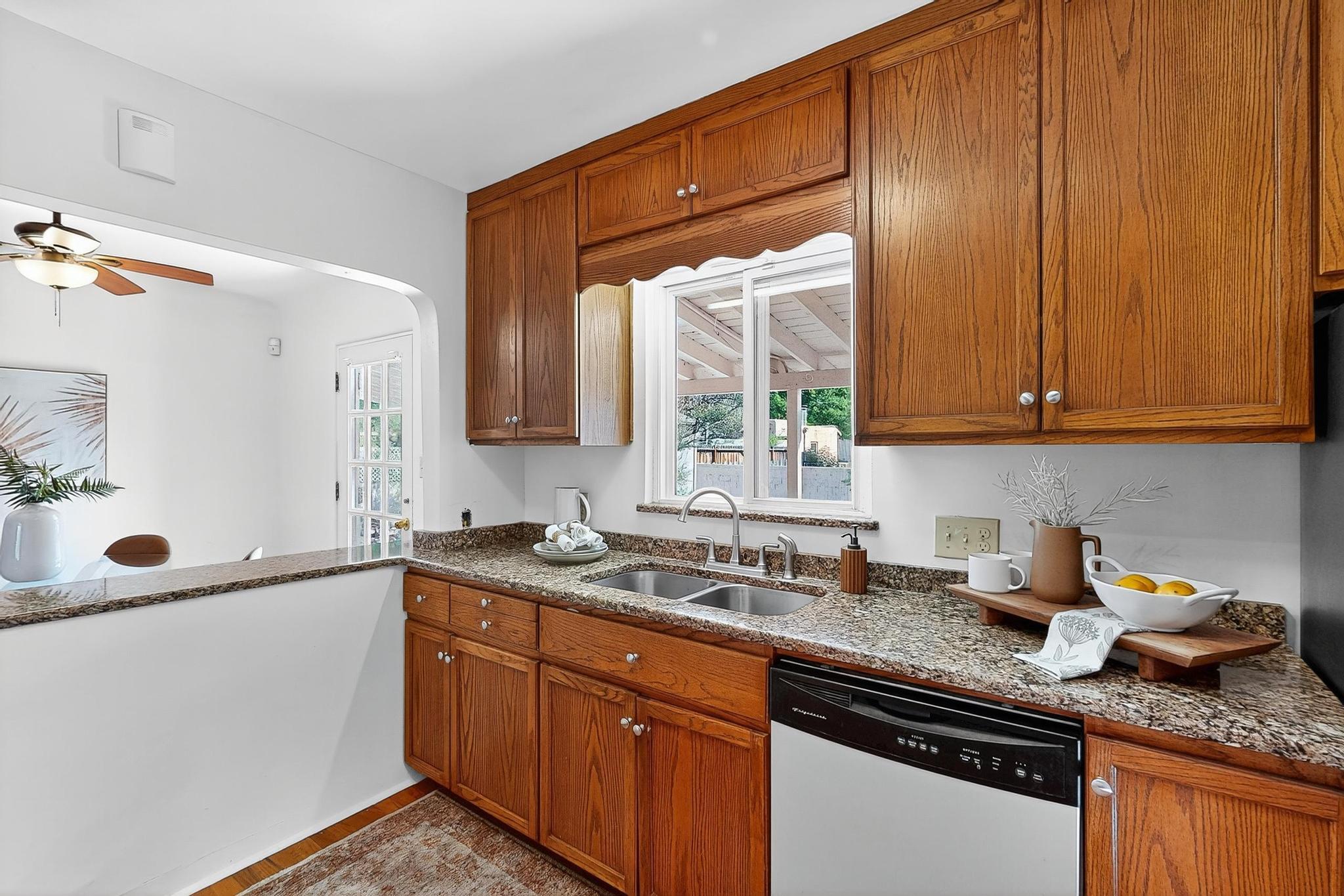 2916 Santa Clara Avenue SE Kitchen