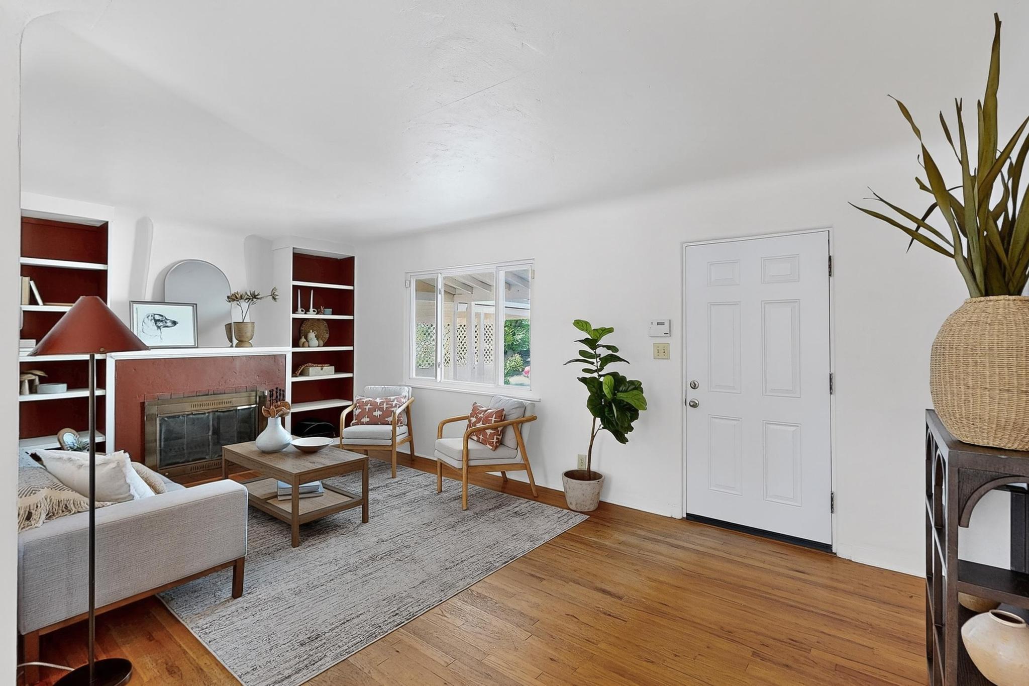 2916 Santa Clara Avenue SE Living Room