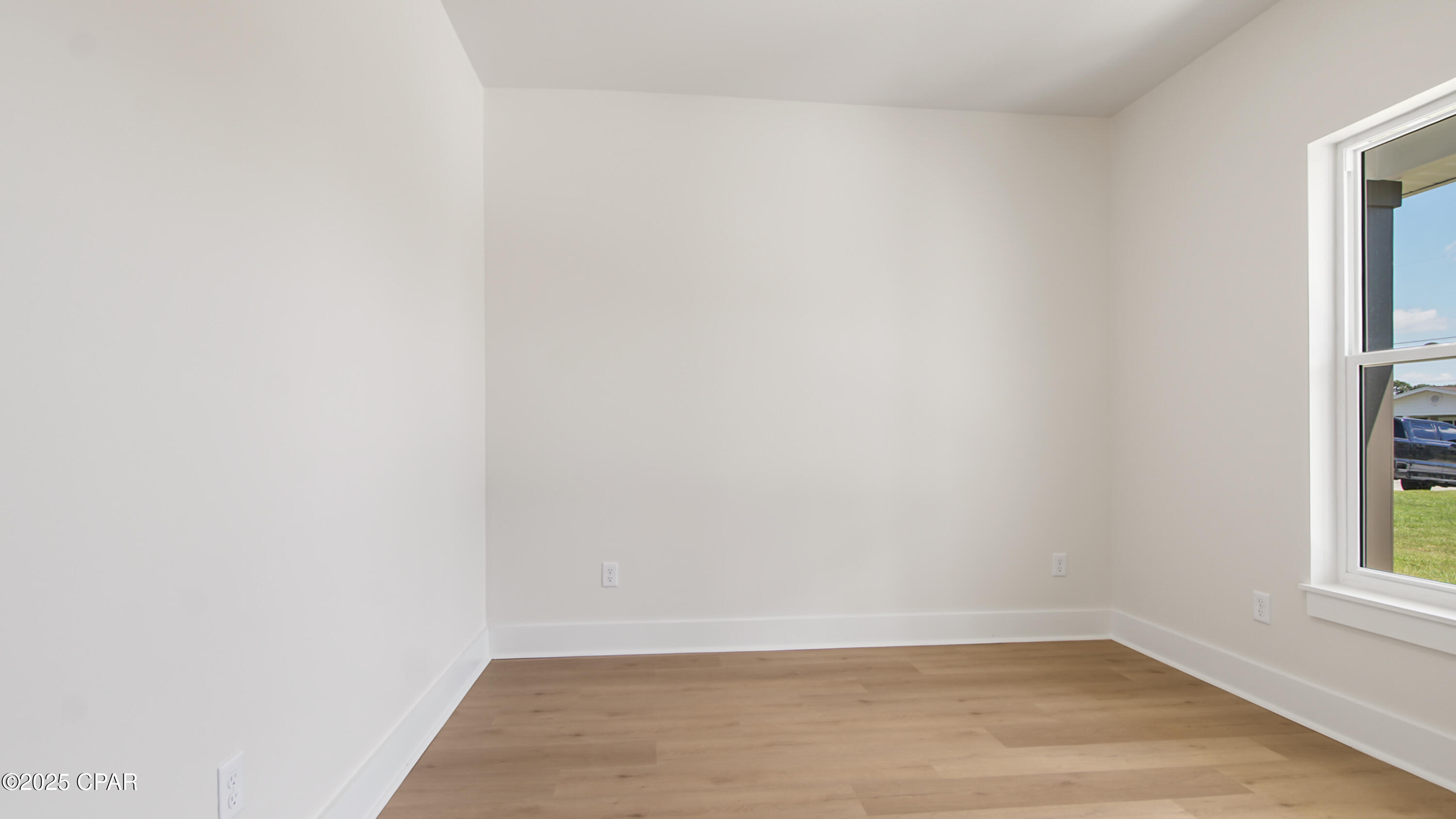 Image 16 For 2333 Cincinnati Avenue