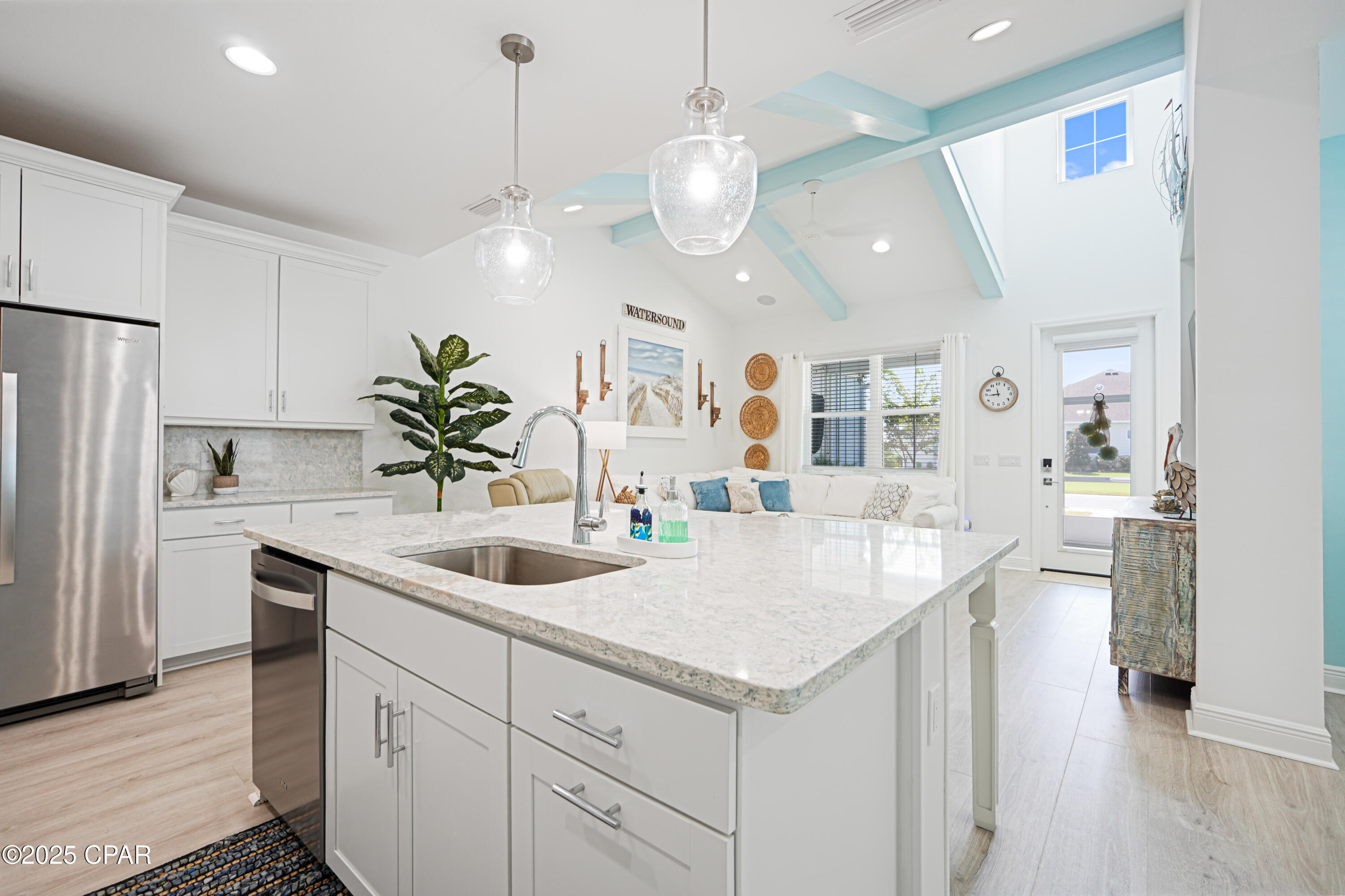 Image 11 For 8341 Fins Up Court