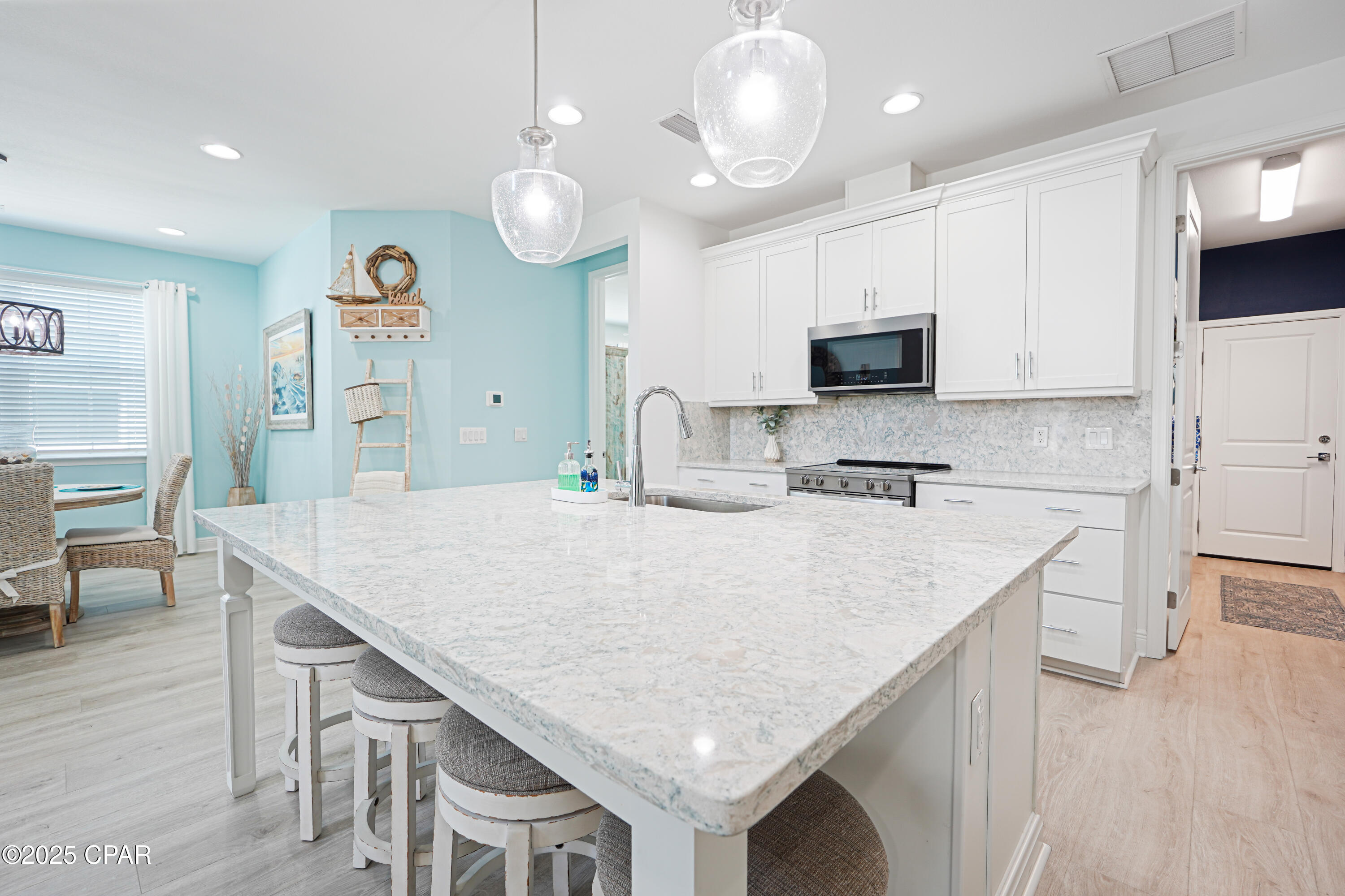 Image 8 For 8341 Fins Up Court