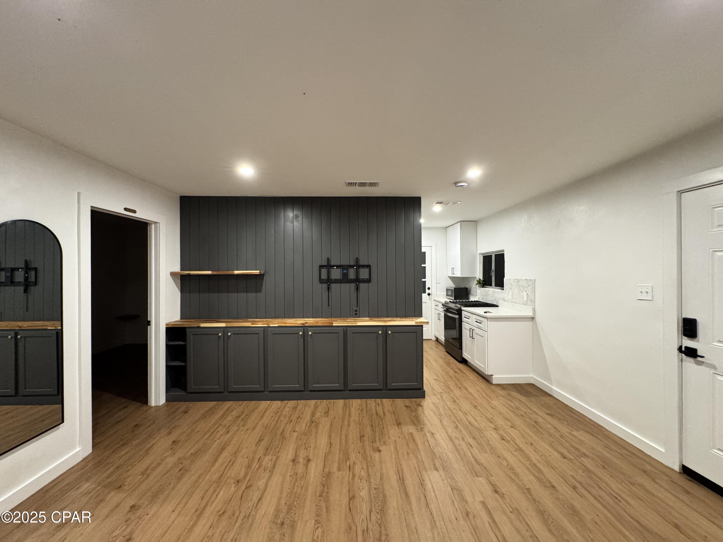 Image 3 For 6427 Oakshore Drive