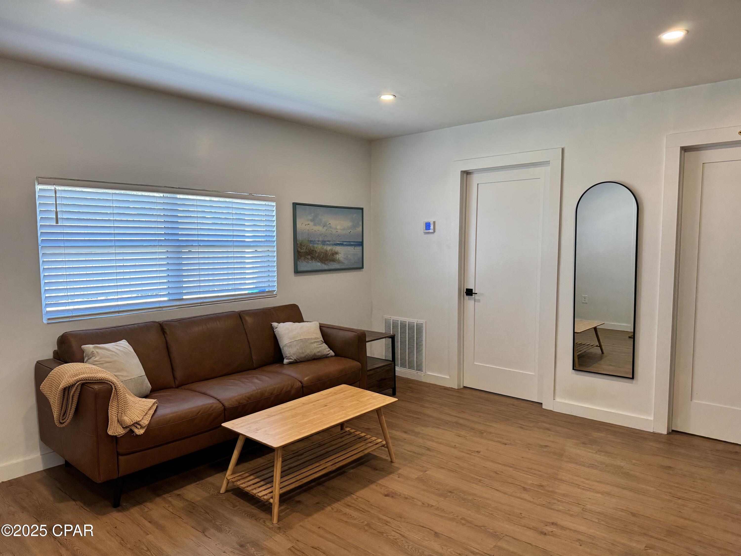 Image 4 For 6427 Oakshore Drive