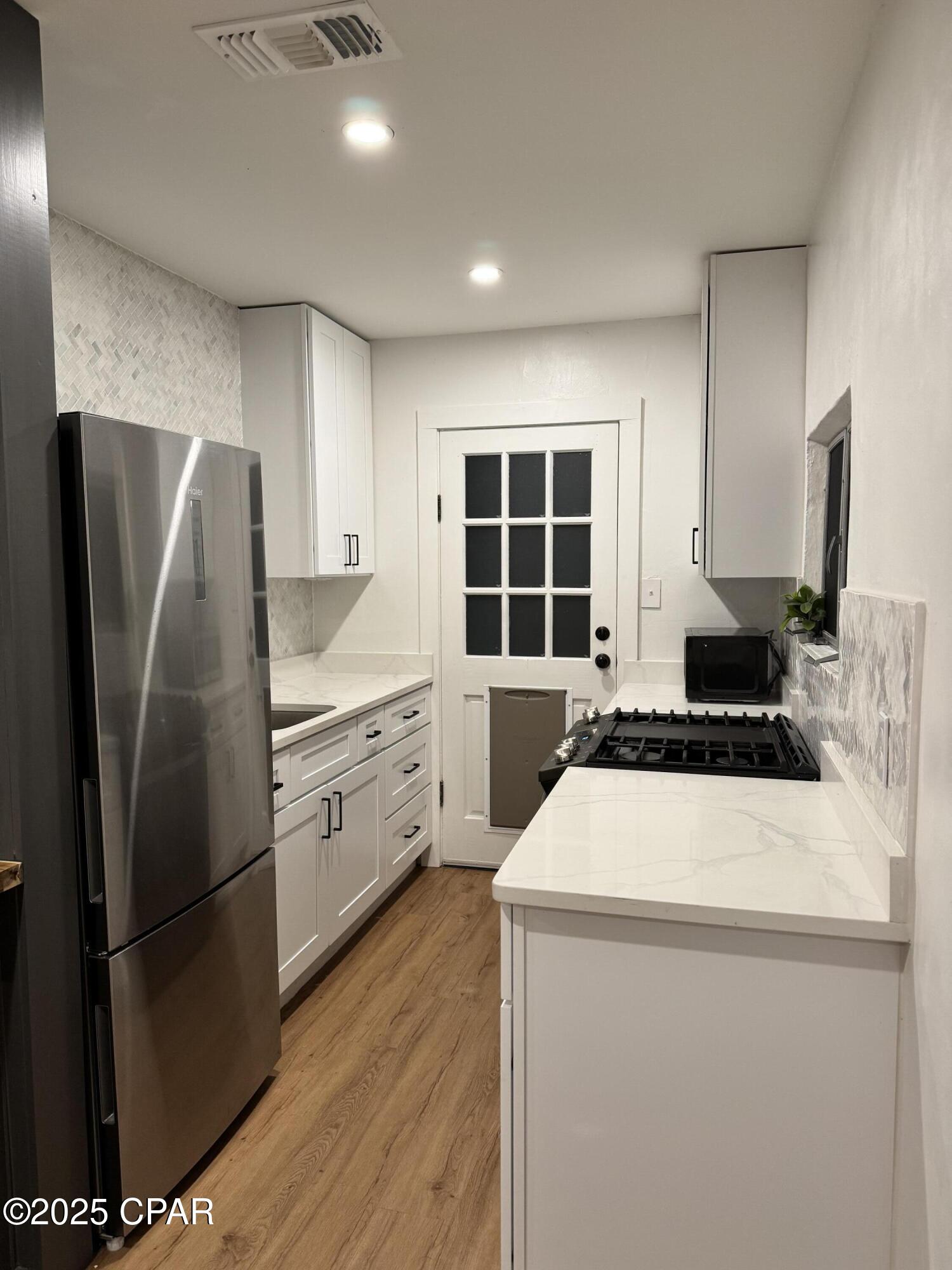 Image 5 For 6427 Oakshore Drive