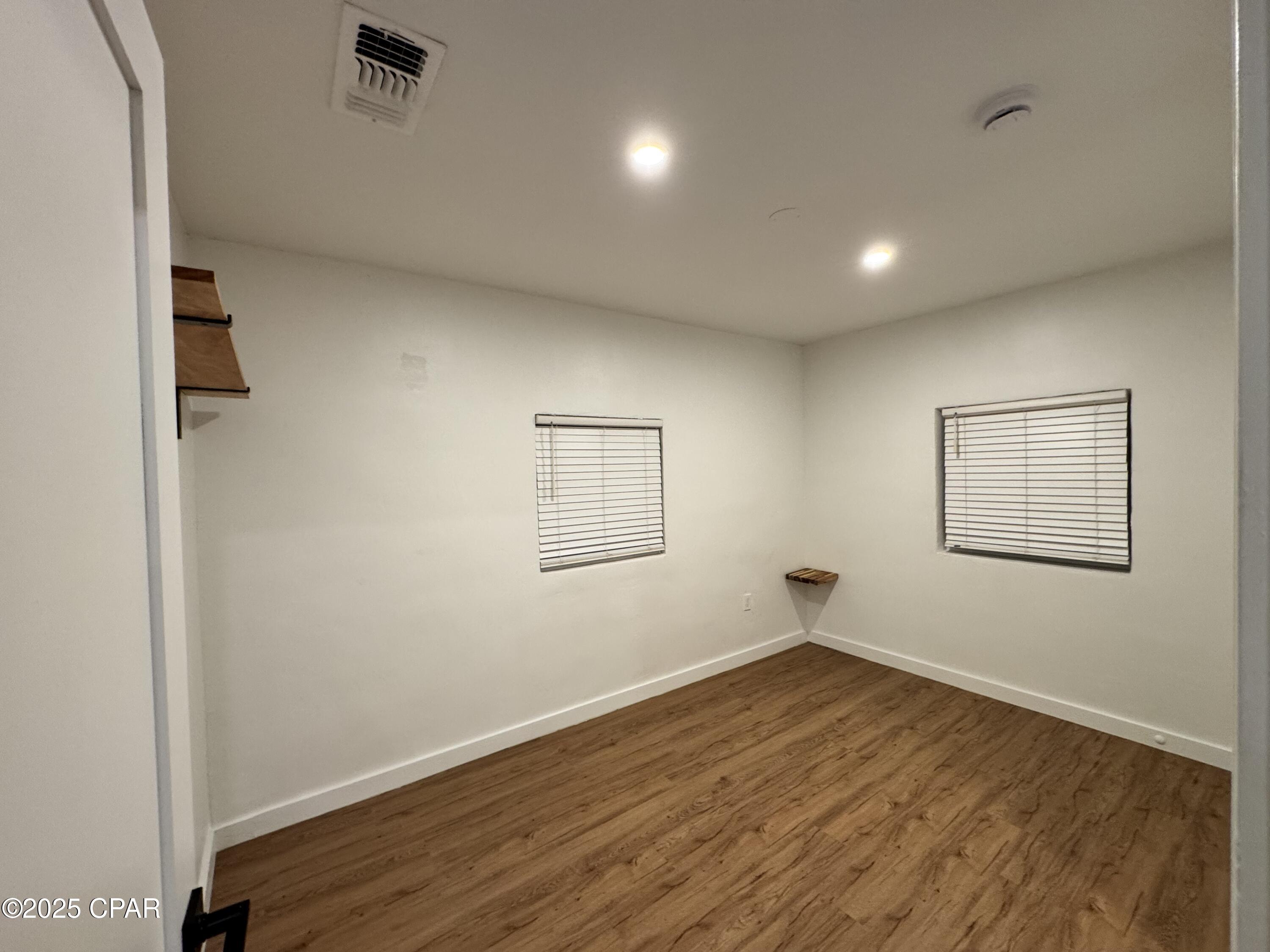 Image 6 For 6427 Oakshore Drive