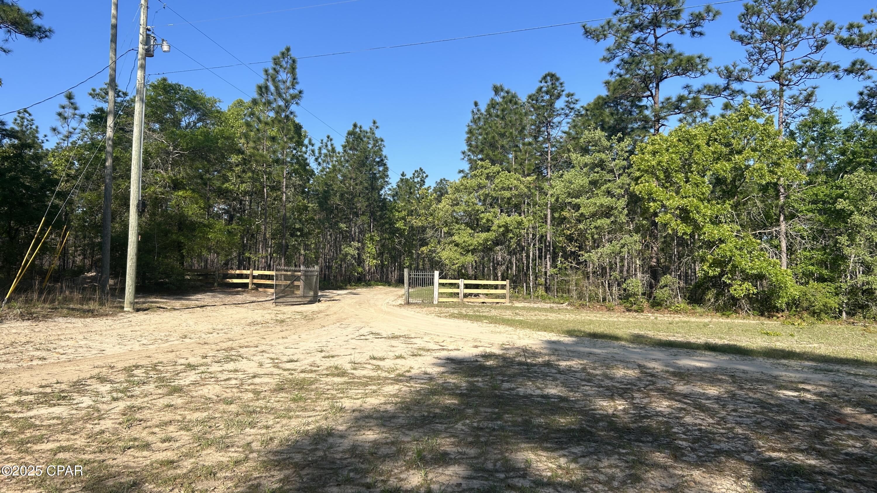 Listing photo id 37 for 4264 Cleveland Road