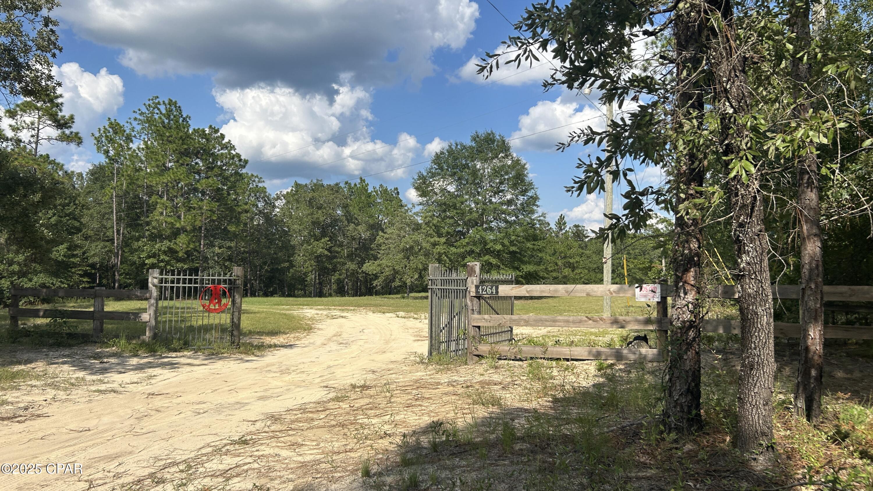 Listing photo id 5 for 4264 Cleveland Road