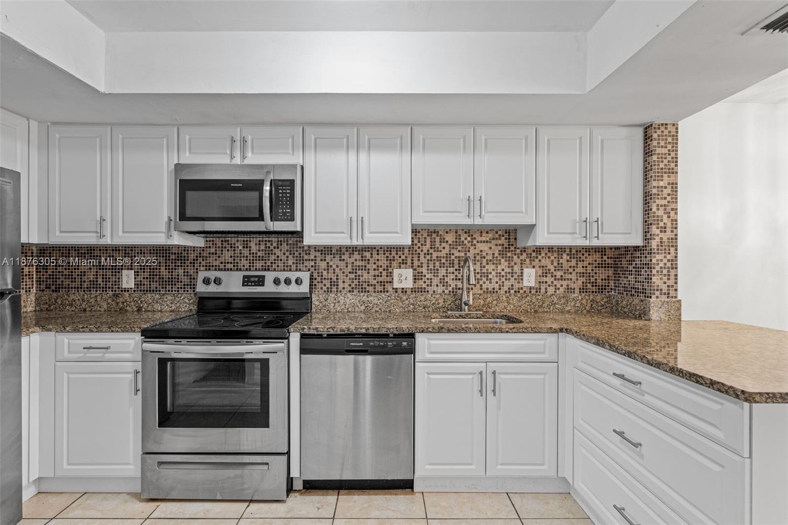 2607 47th Ln Unit 3304, Lauderdale Lakes, Florida 33313