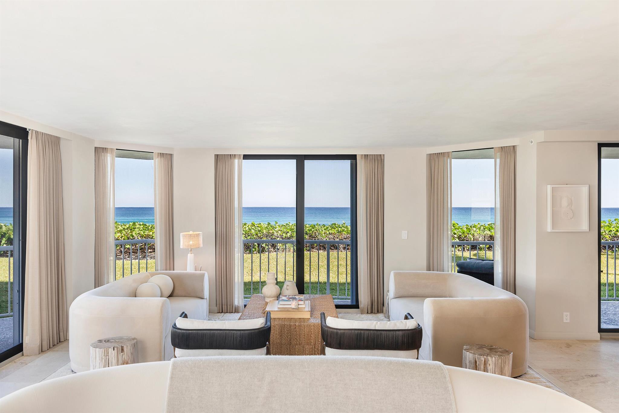 Apartamento à Venda em Palm Beach, FL