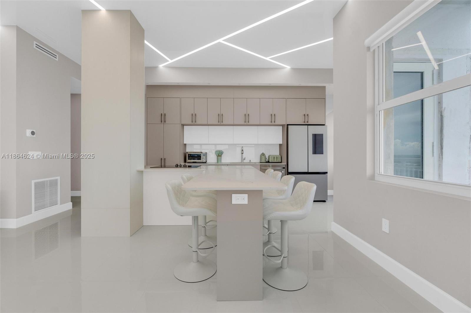 18011 Biscayne Blvd PH04