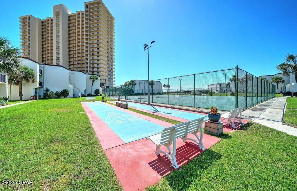 Image 31 For 8727 Thomas Drive D5