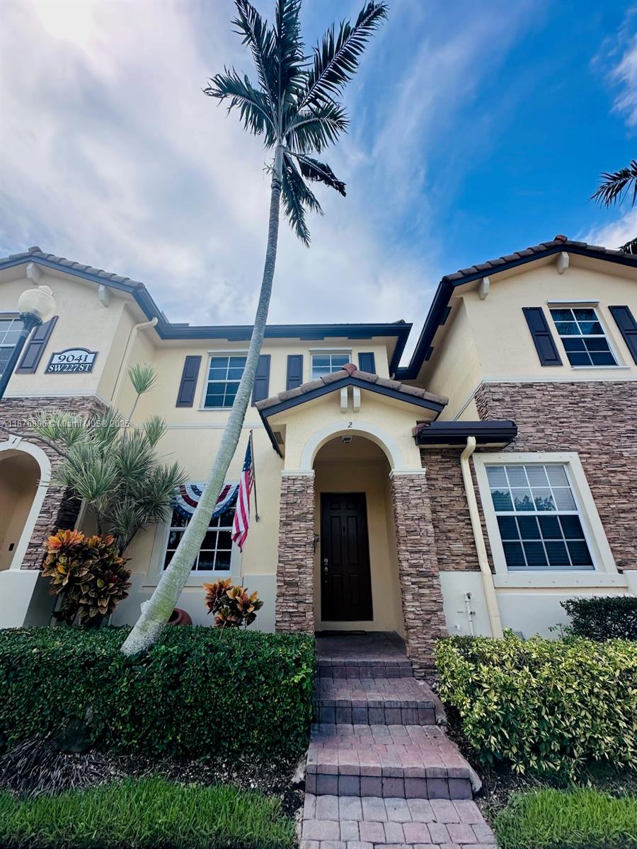 Lakes By The Bay Eve Repl