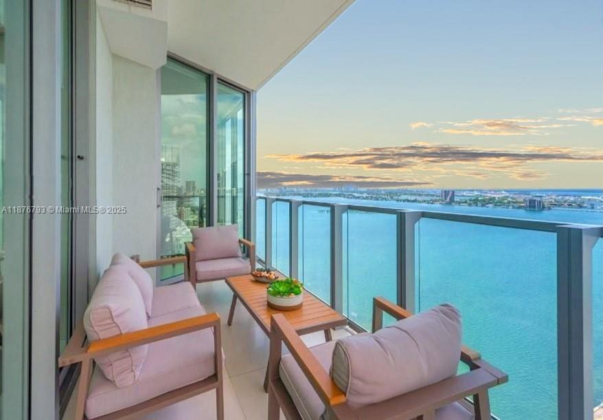 Apartamento à Venda em Miami, FL