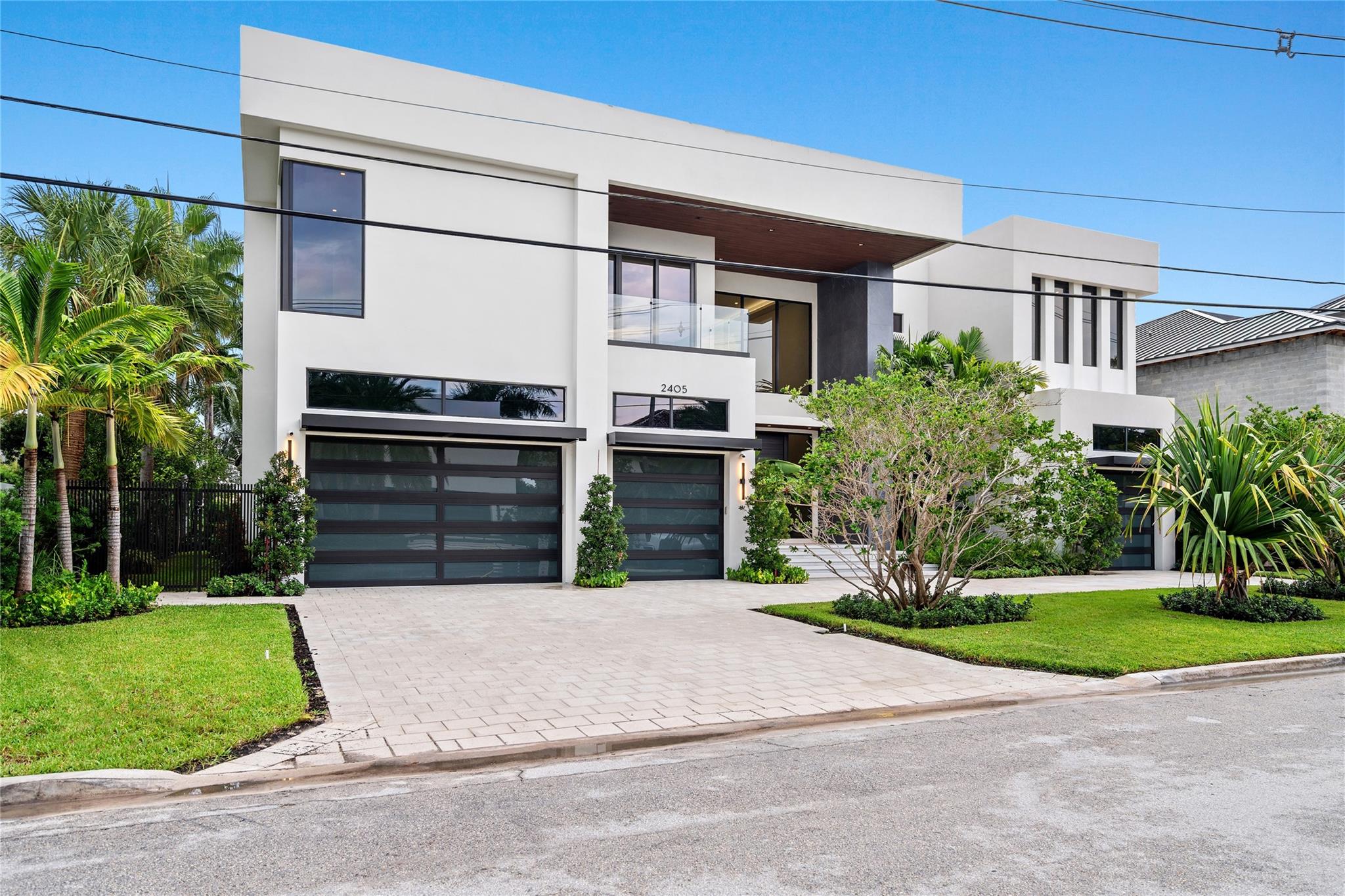 Photo 3 of home located at 2405 Castilla Isle, Fort Lauderdale FL