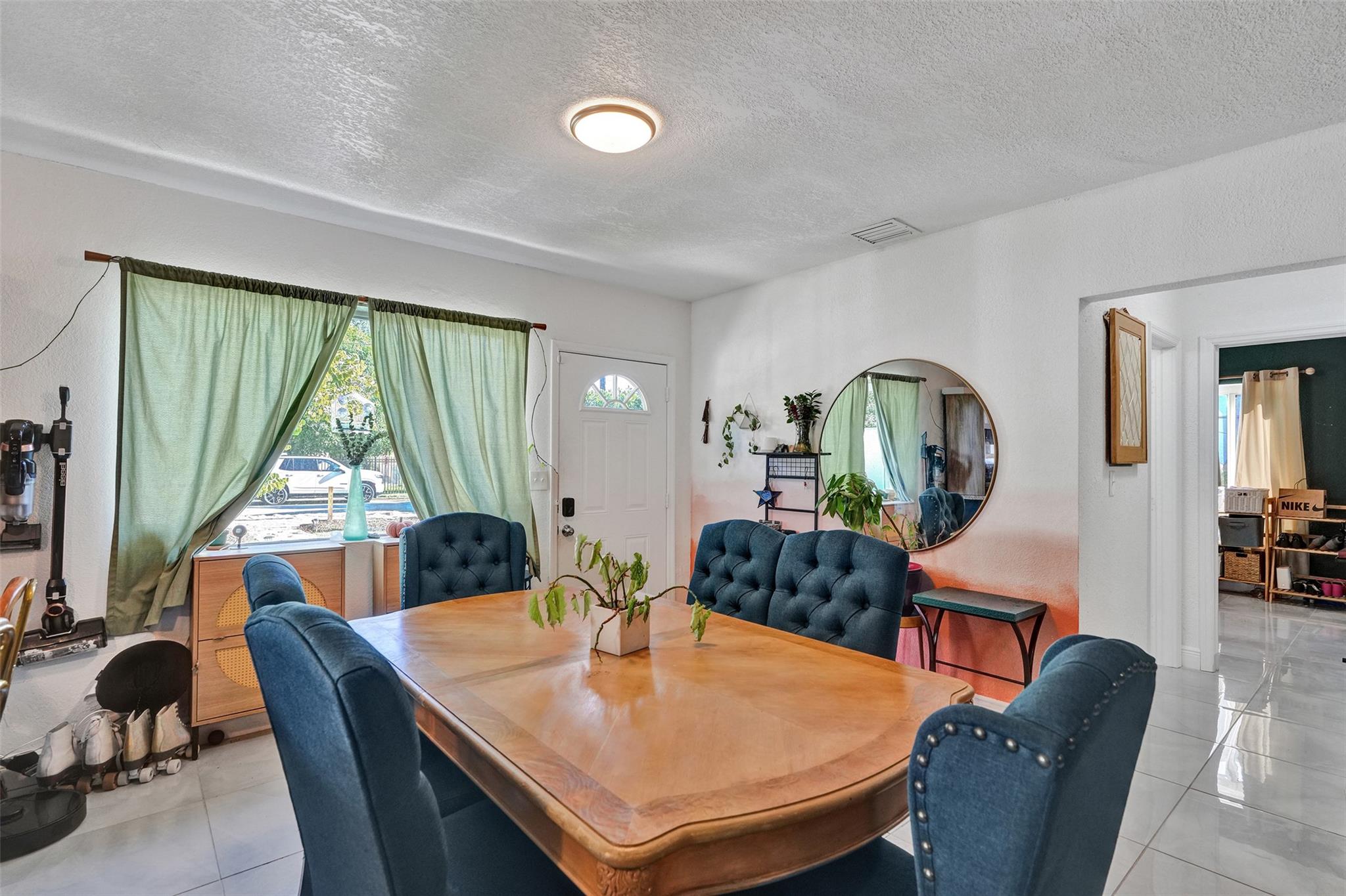 Homes for sale in Miami, FL | 220 Ne 165Th St, Miami, FL 33162 | MLS# F10526229