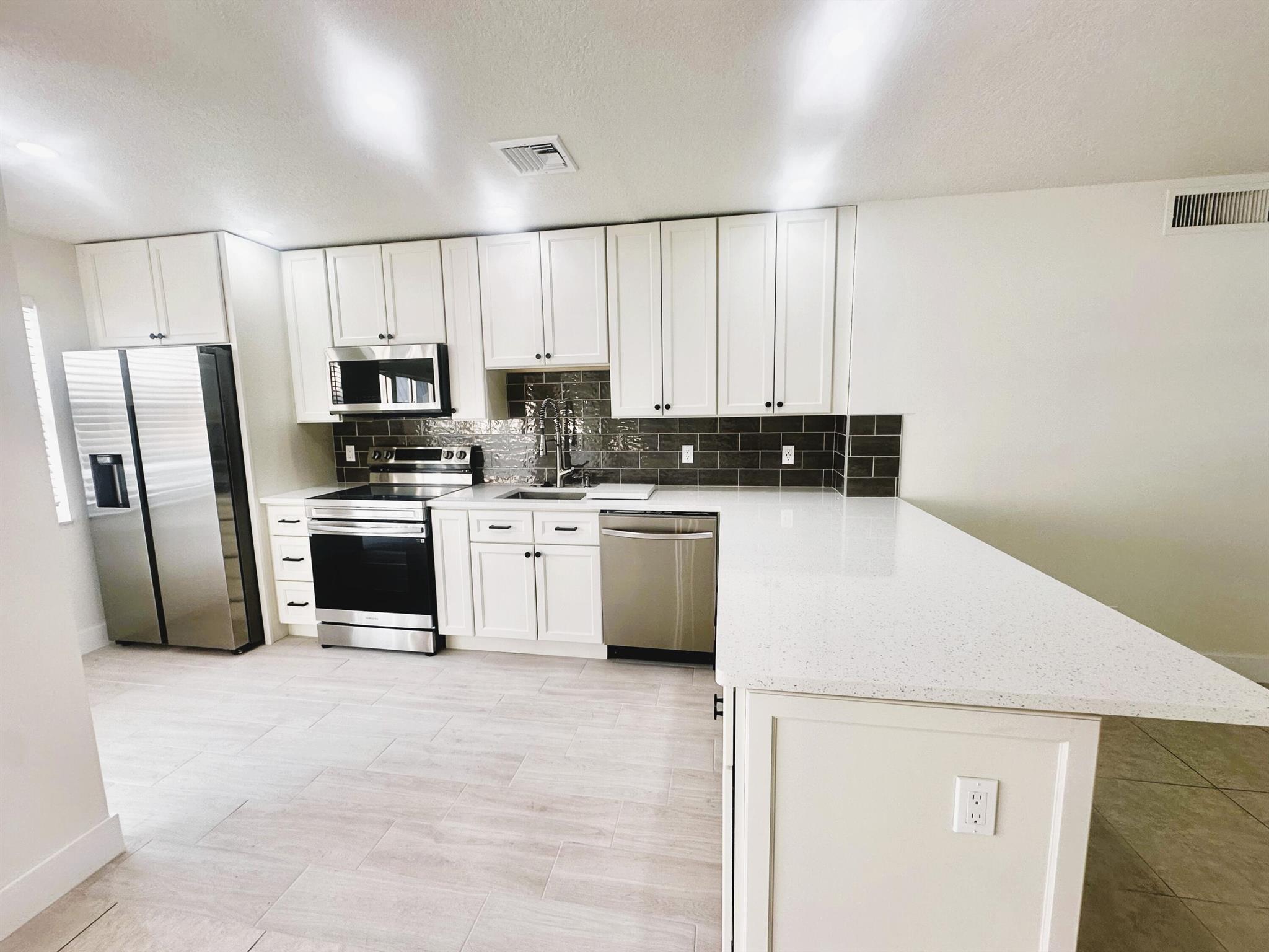 Colonial Club Condo Sec 1