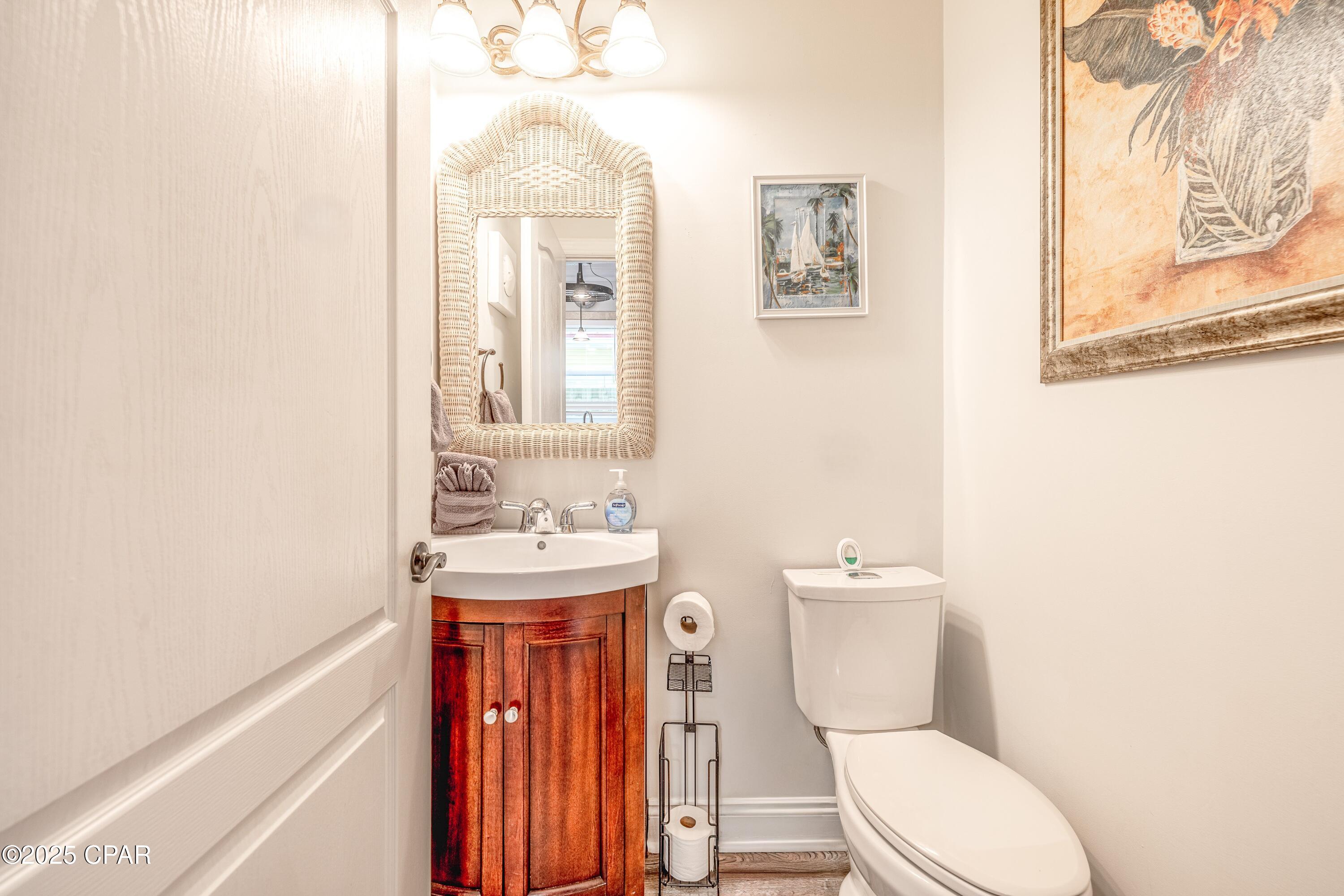 Listing photo id 23 for 5312 Thomas Drive