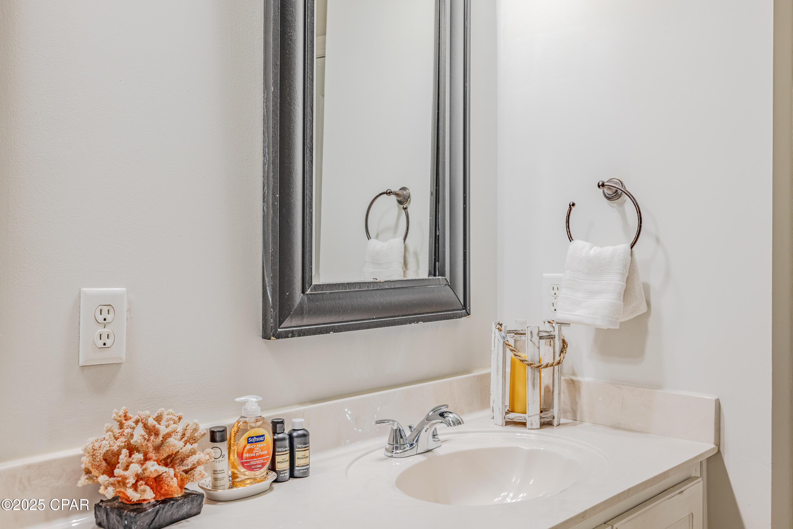 Listing photo id 41 for 5312 Thomas Drive