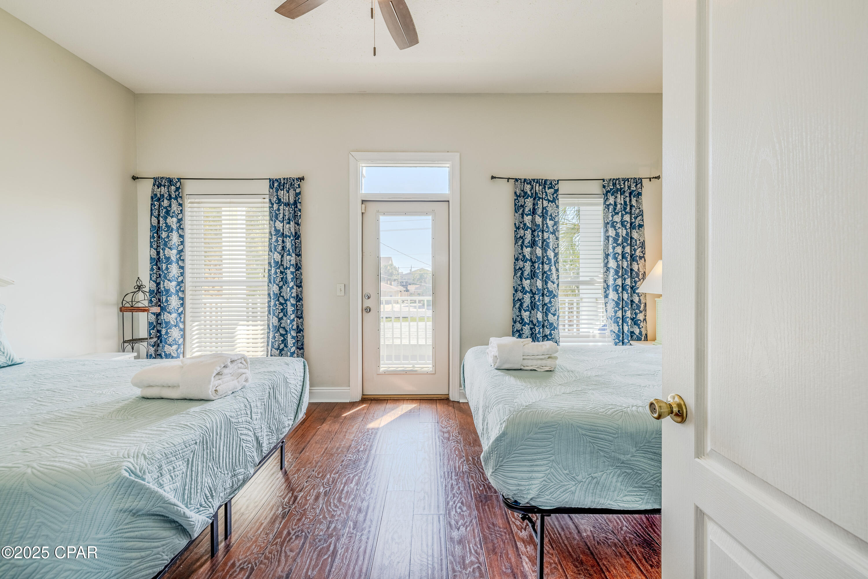 Listing photo id 48 for 5312 Thomas Drive