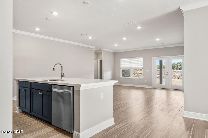 Listing photo id 11 for 208 Lake Merial Blvd