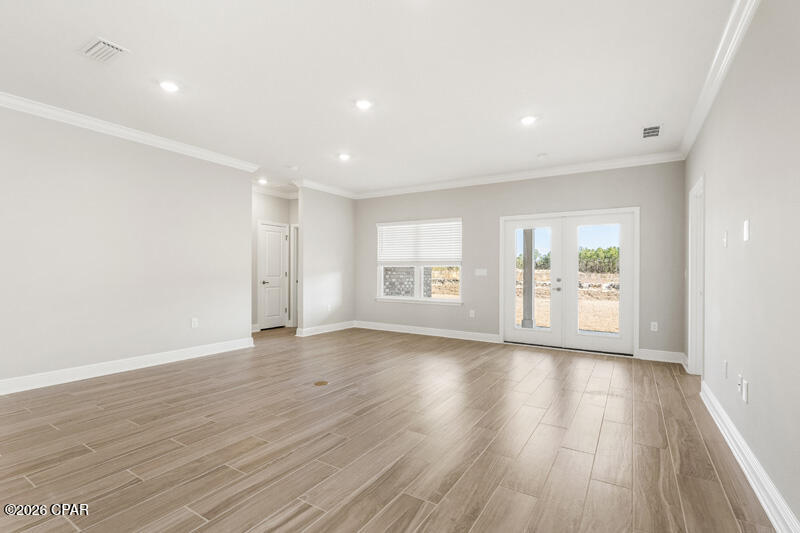 Listing photo id 16 for 208 Lake Merial Blvd