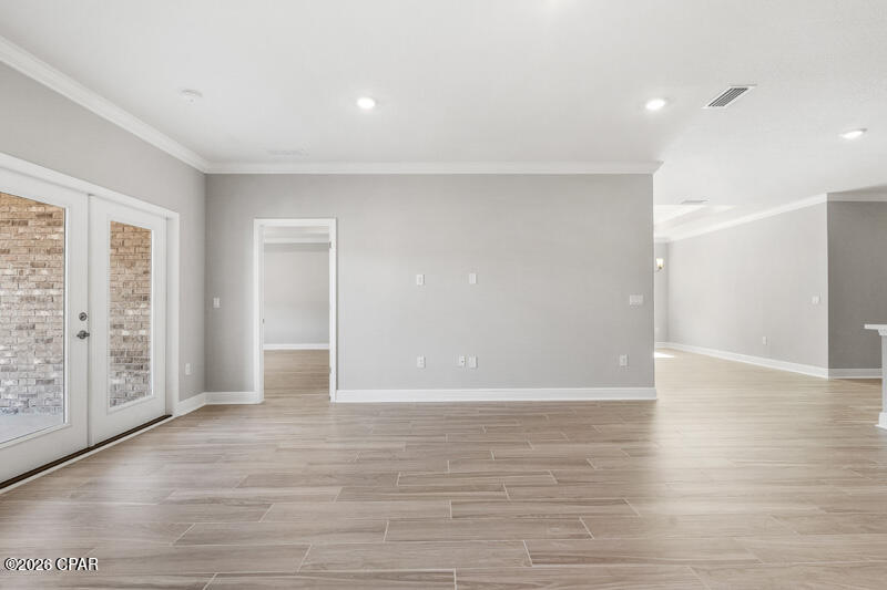 Listing photo id 19 for 208 Lake Merial Blvd